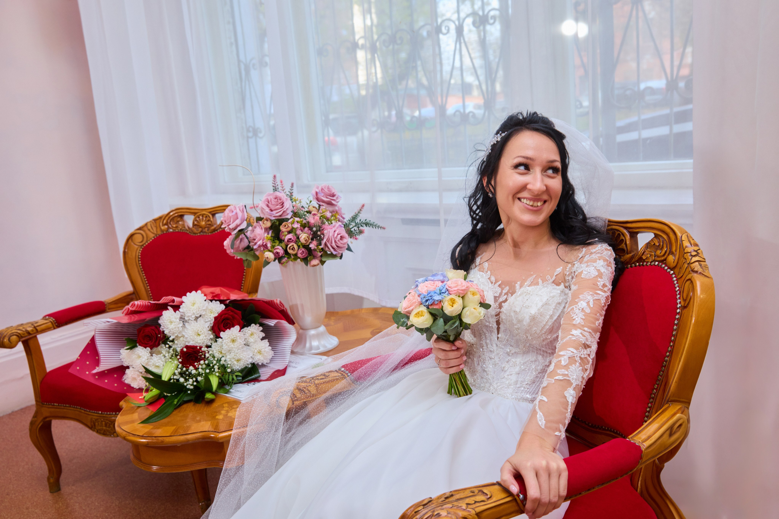 Невеста в кресле