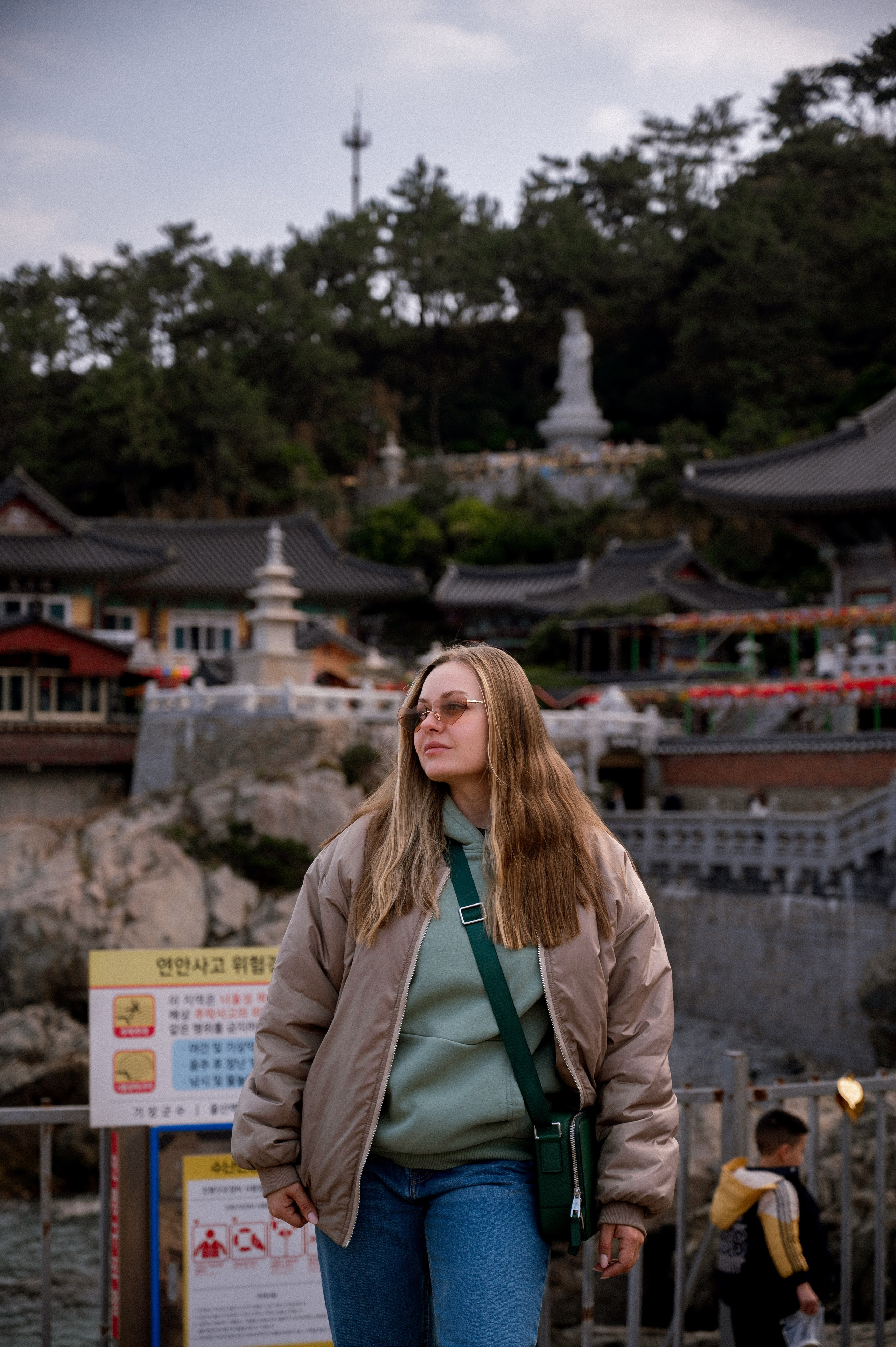 Woman at Haedong Yonggungsa Temple by the sea, Busan · 釜山旅拍