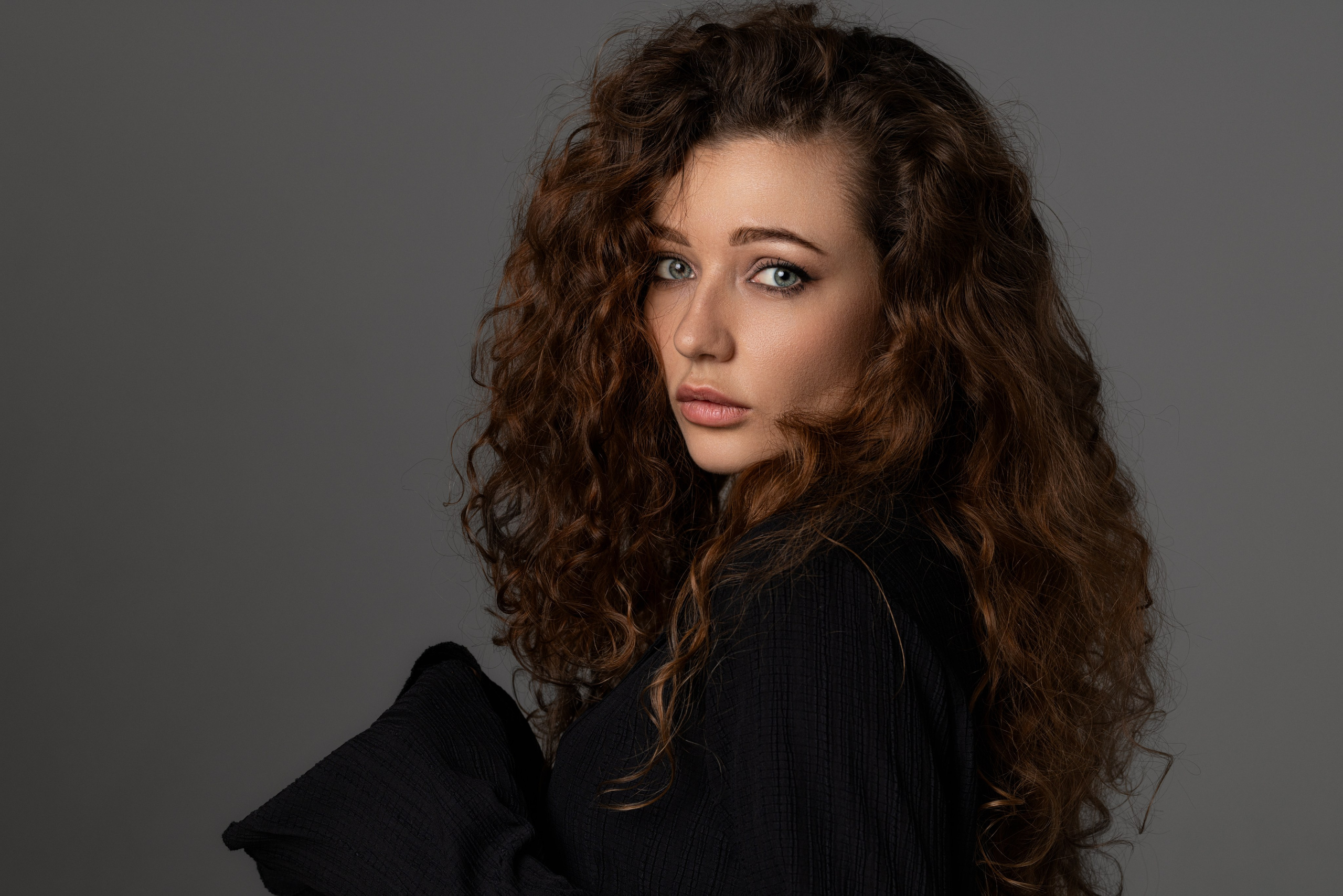 Студийная съемка на циклораме с испульсным светом с Дианой для «себя». Дмитрий Шульгин, портретный фотограф в Воронеже