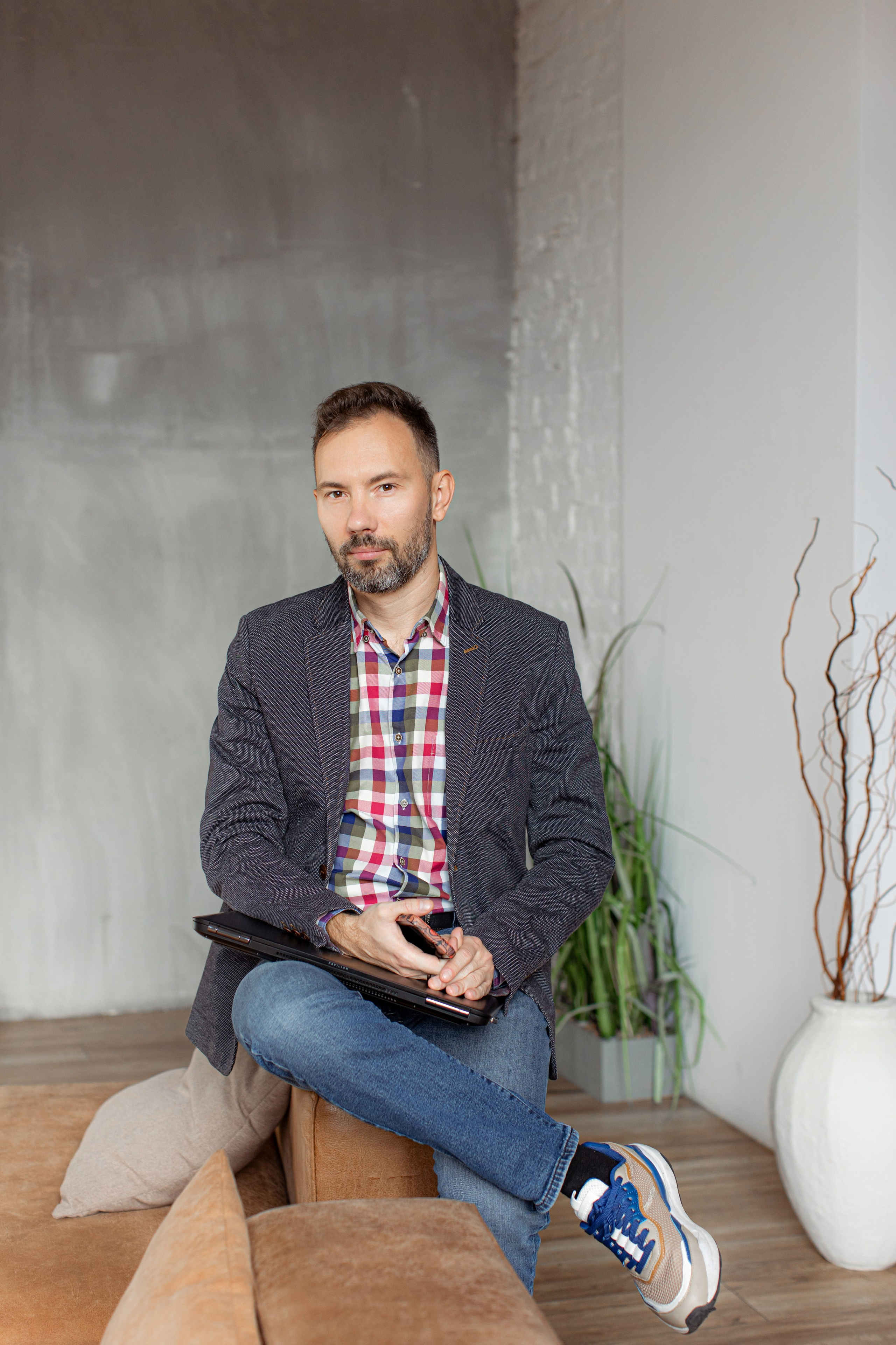 Бизнес-портрет мужчины в пиджаке