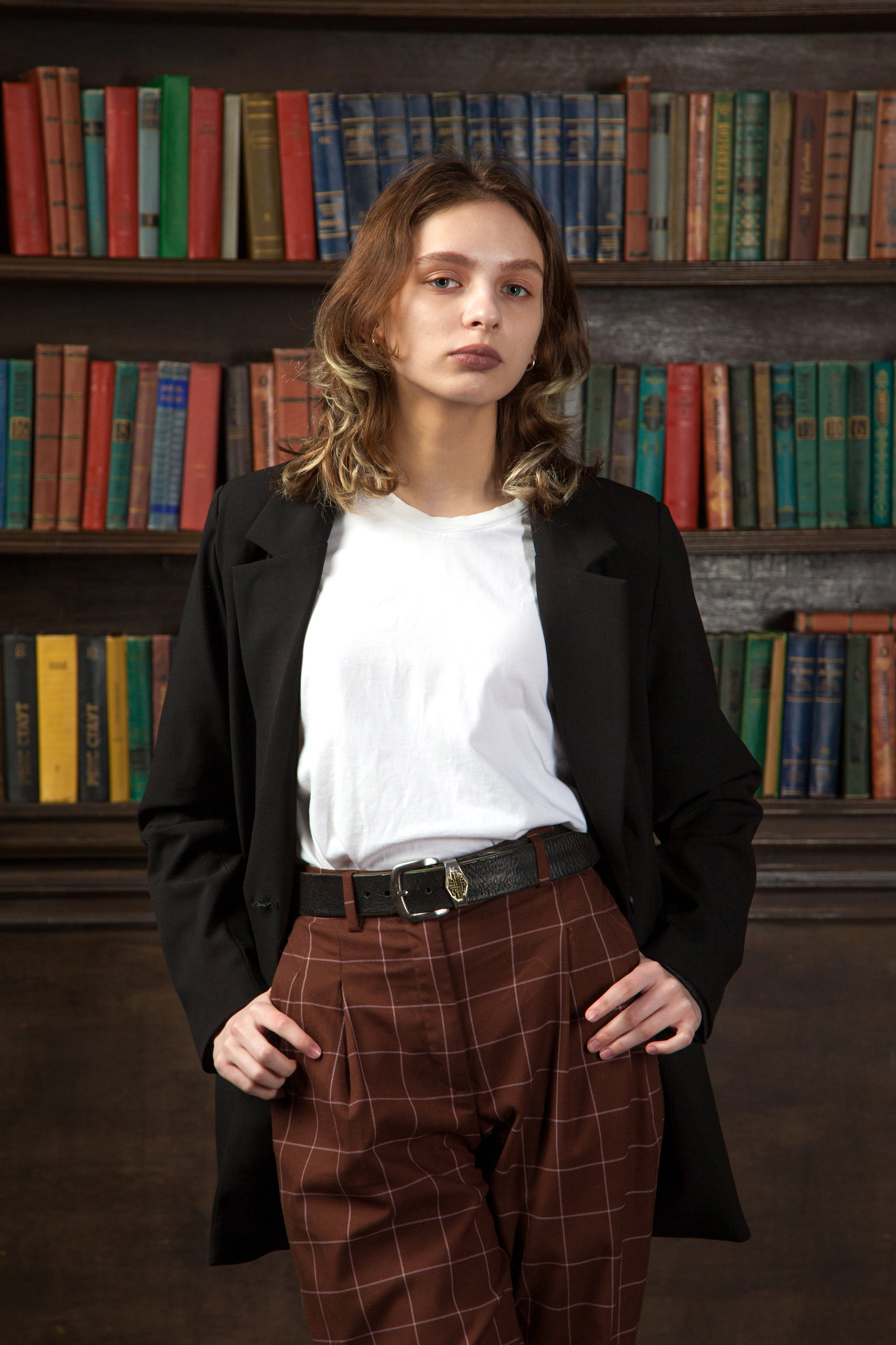 Зал York для школьной фотосессии в студии. Выпускные альбомы в Москве и Подмосковье