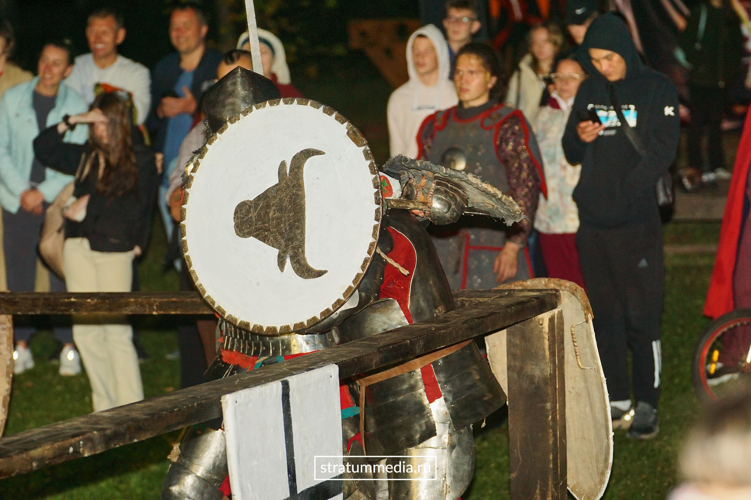 Fire Show at Park. Stratum Media — Фото-Видео Съемки