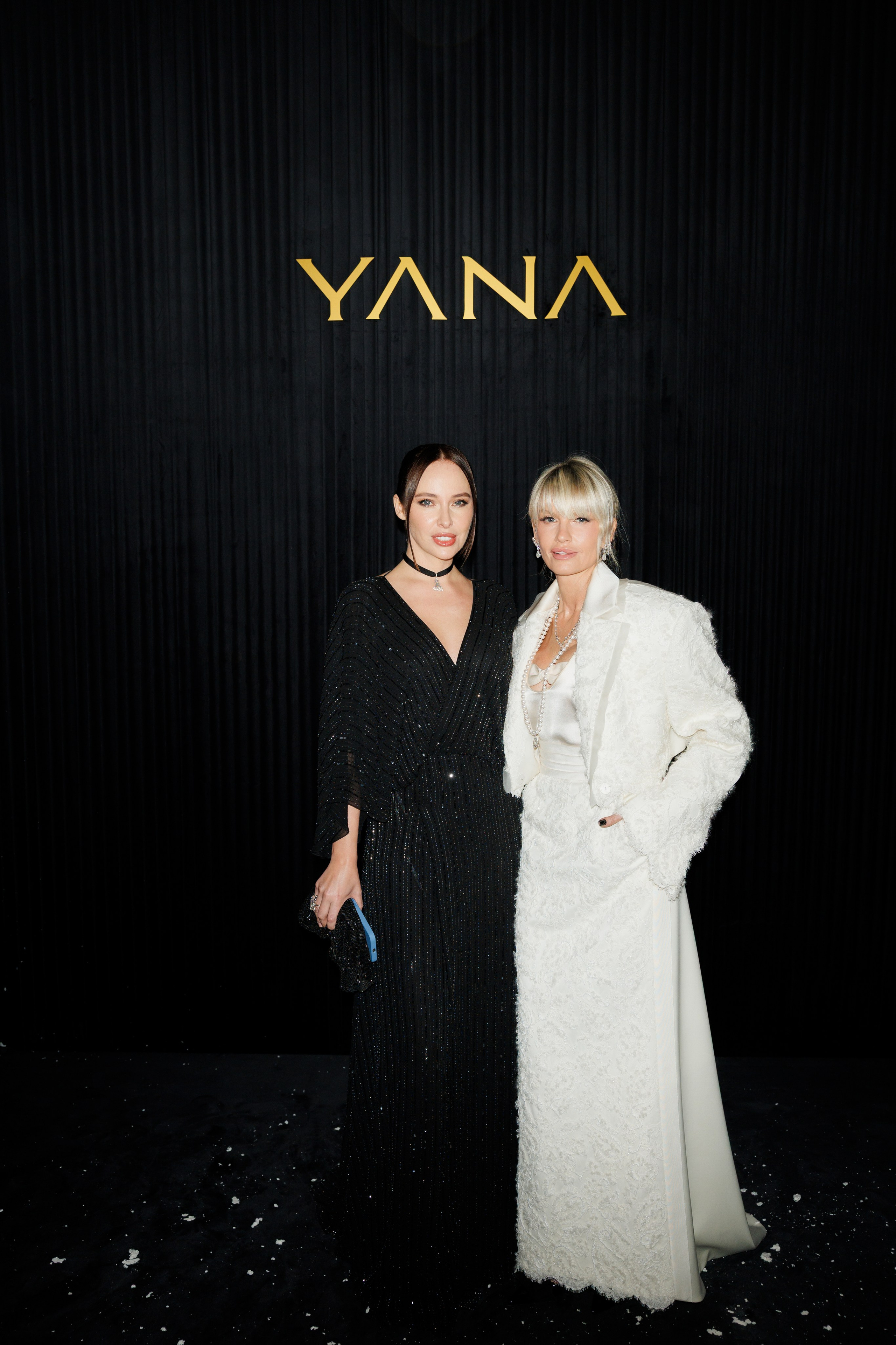 «Снежный Бал» Яны Раскаваловой. «Птичка на проводе»: информационный портал в Москве