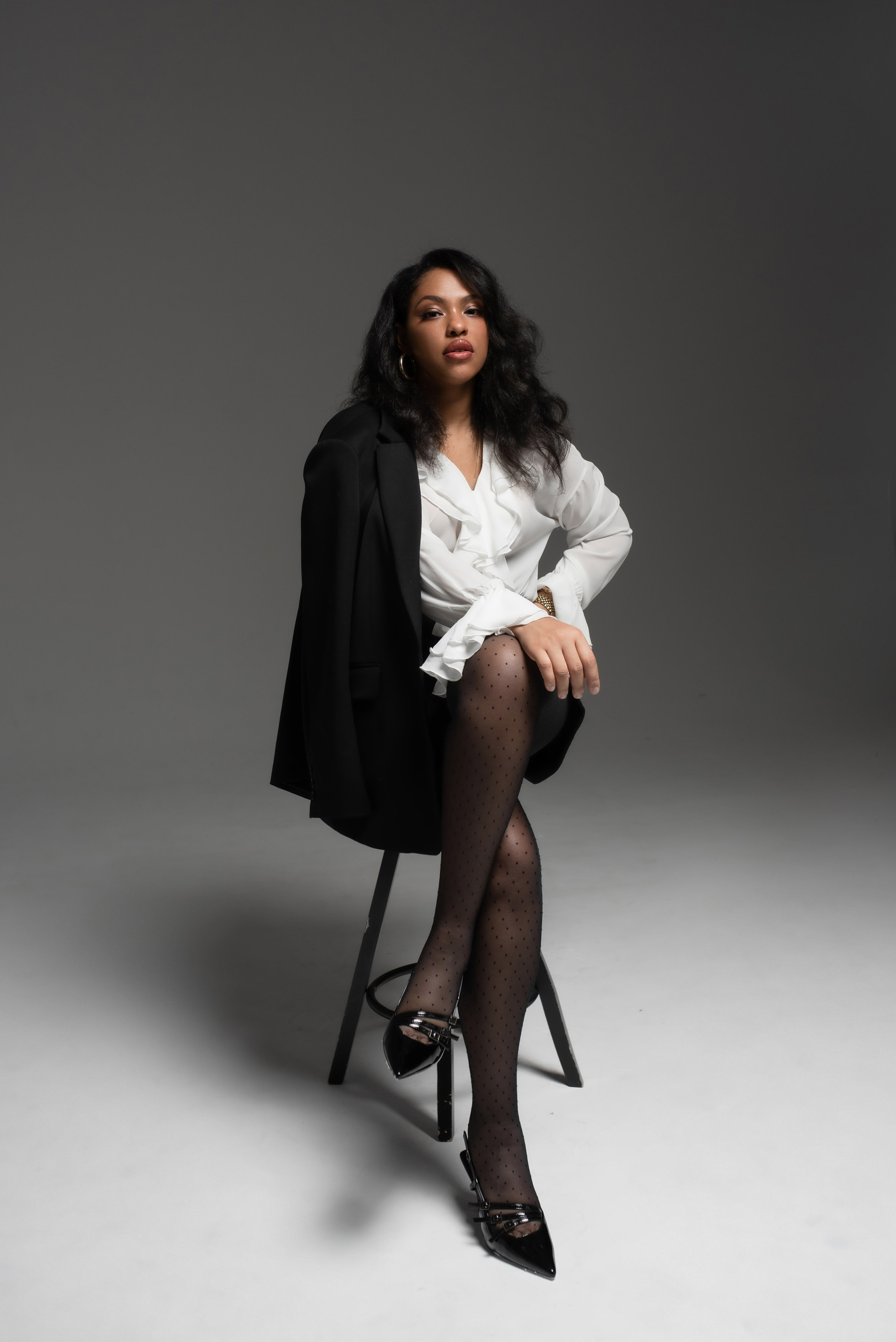 Женский портрет: индивидуальная портретная фотосессия в студии, фотосессия ко Дню Рождения