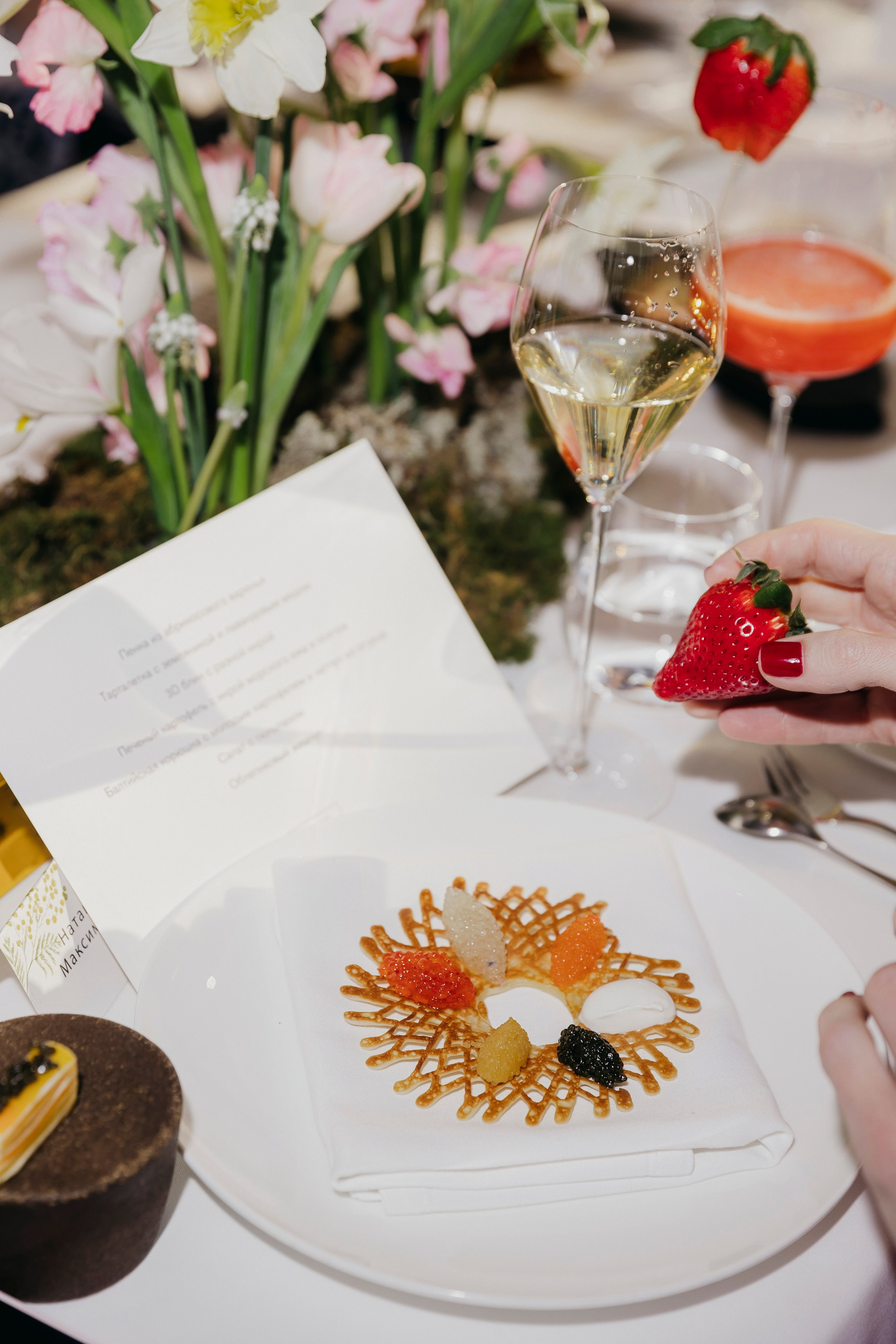 White Rabbit brunch by Irina Zarkova. «Птичка на проводе»: информационный портал в Москве