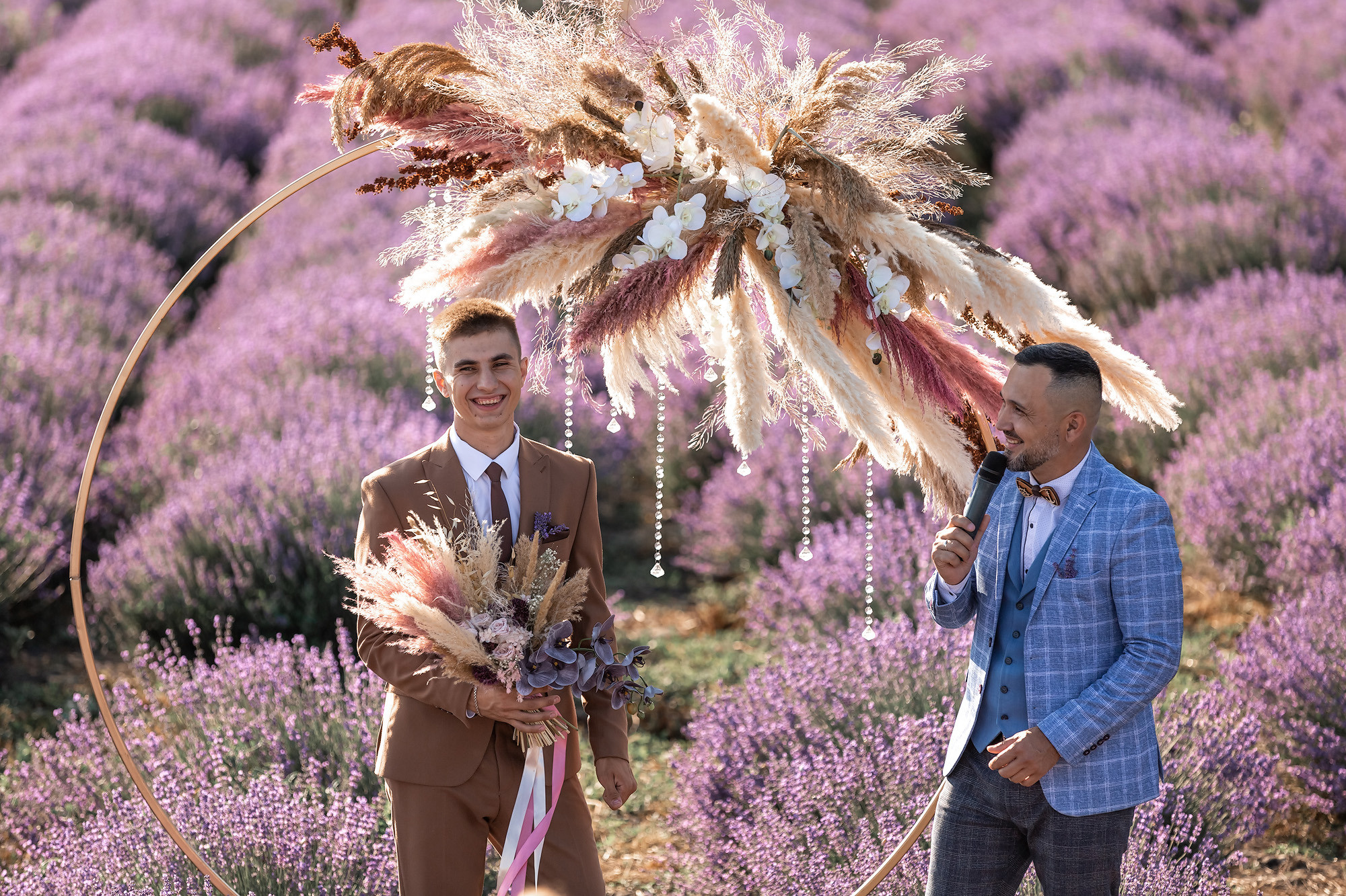 Вадим и Катя - свадебная выездная церемония и фотосессия в лаванде. Свадебный фотограф, фотосъемка в Крыму, Севастополе, Симферополе, Ялте
