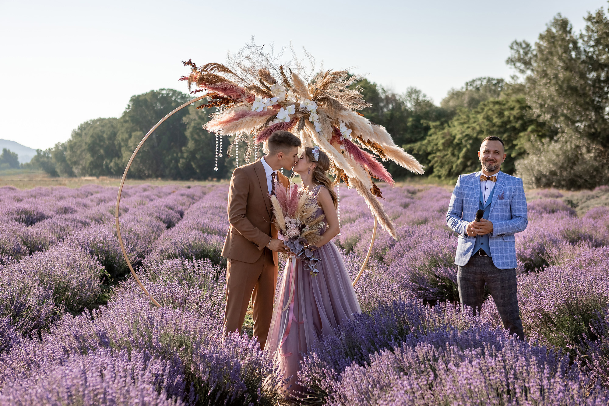Вадим и Катя - свадебная выездная церемония и фотосессия в лаванде. Свадебный фотограф, фотосъемка в Крыму, Севастополе, Симферополе, Ялте