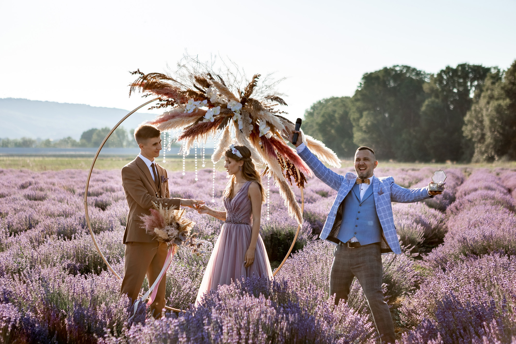 Вадим и Катя - свадебная выездная церемония и фотосессия в лаванде. Свадебный фотограф, фотосъемка в Крыму, Севастополе, Симферополе, Ялте