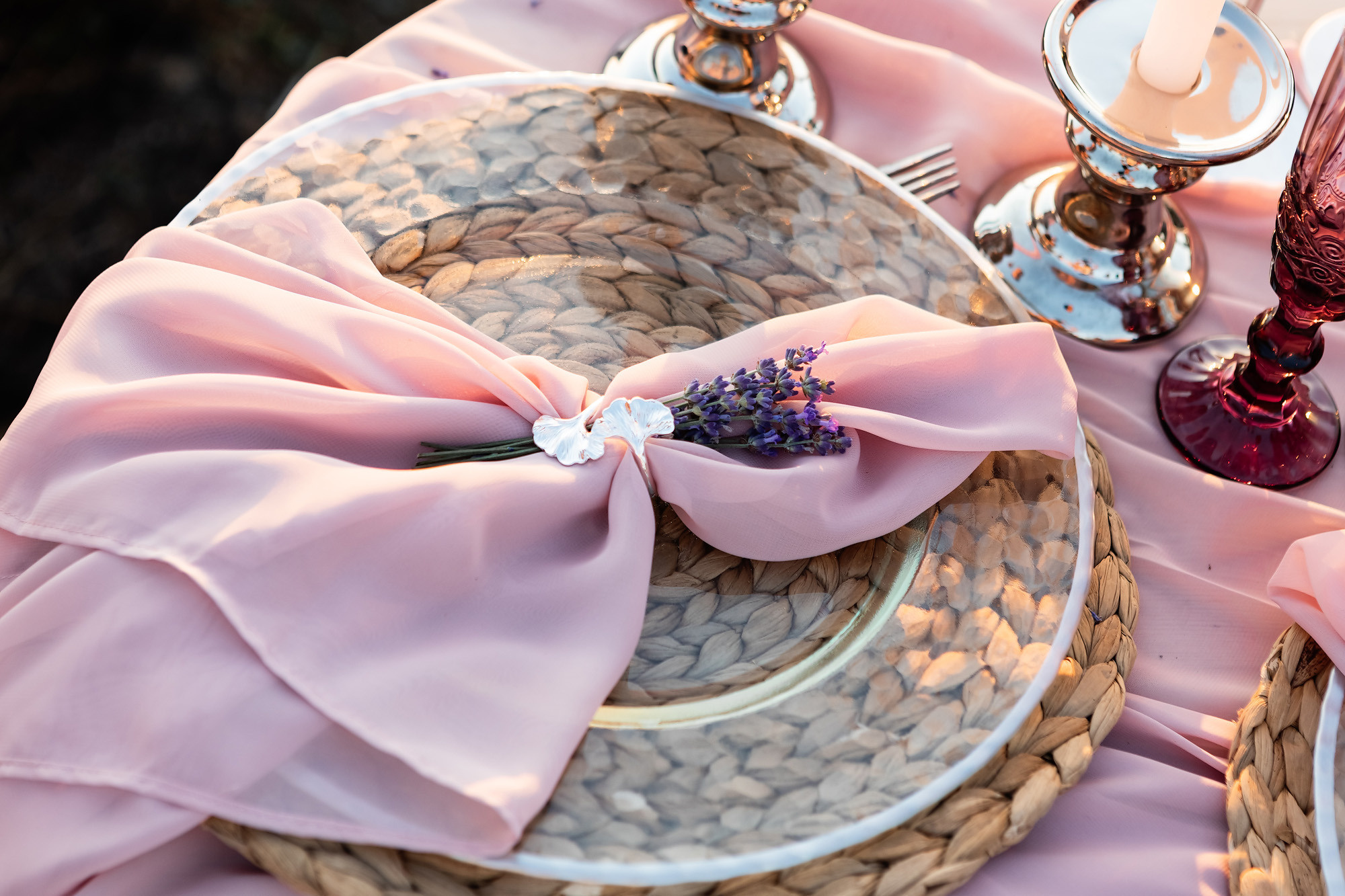 Вадим и Катя - свадебная выездная церемония и фотосессия в лаванде. Свадебный фотограф, фотосъемка в Крыму, Севастополе, Симферополе, Ялте