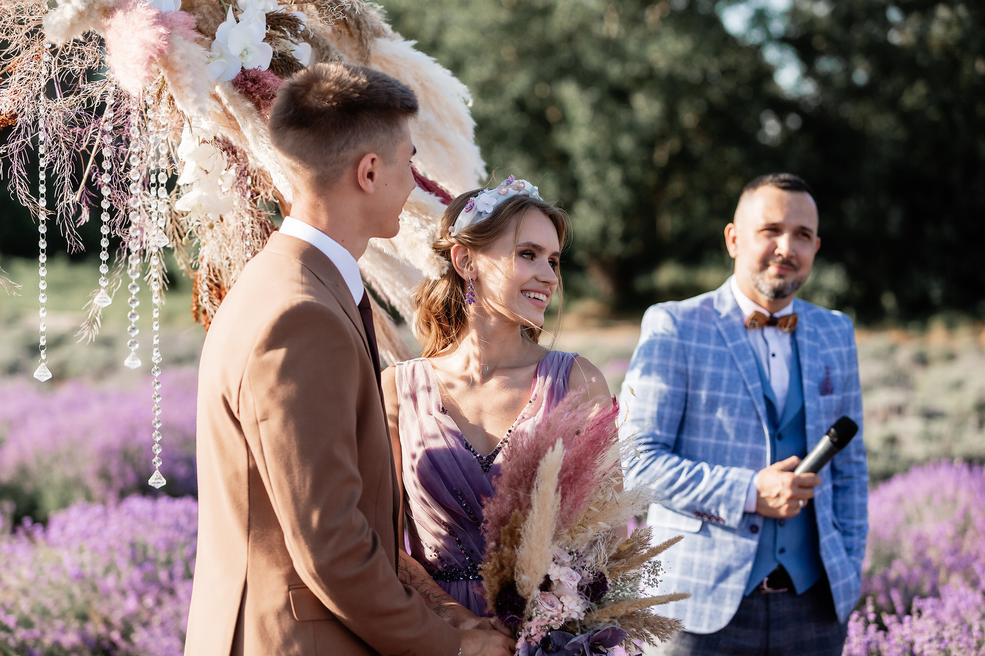 Вадим и Катя - свадебная выездная церемония и фотосессия в лаванде. Свадебный фотограф, фотосъемка в Крыму, Севастополе, Симферополе, Ялте