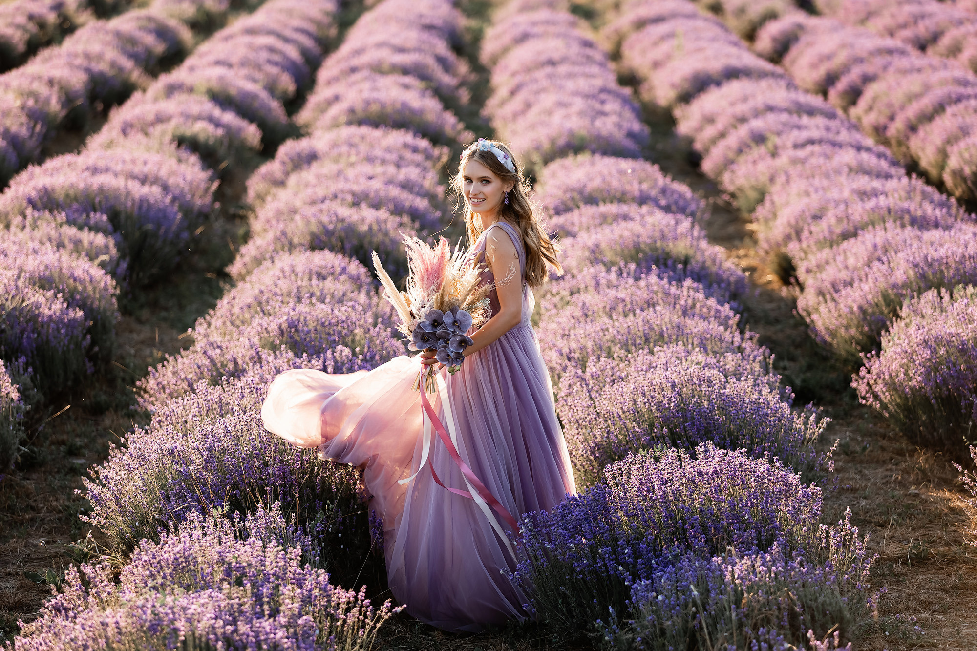 Вадим и Катя - свадебная выездная церемония и фотосессия в лаванде. Свадебный фотограф, фотосъемка в Крыму, Севастополе, Симферополе, Ялте