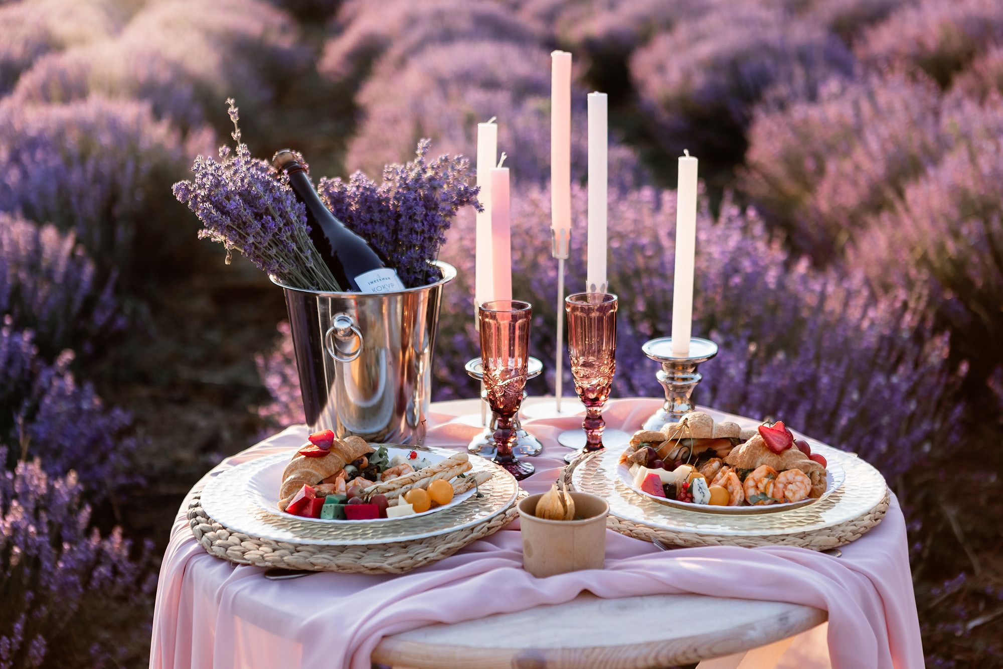 Вадим и Катя - свадебная выездная церемония и фотосессия в лаванде. Свадебный фотограф, фотосъемка в Крыму, Севастополе, Симферополе, Ялте