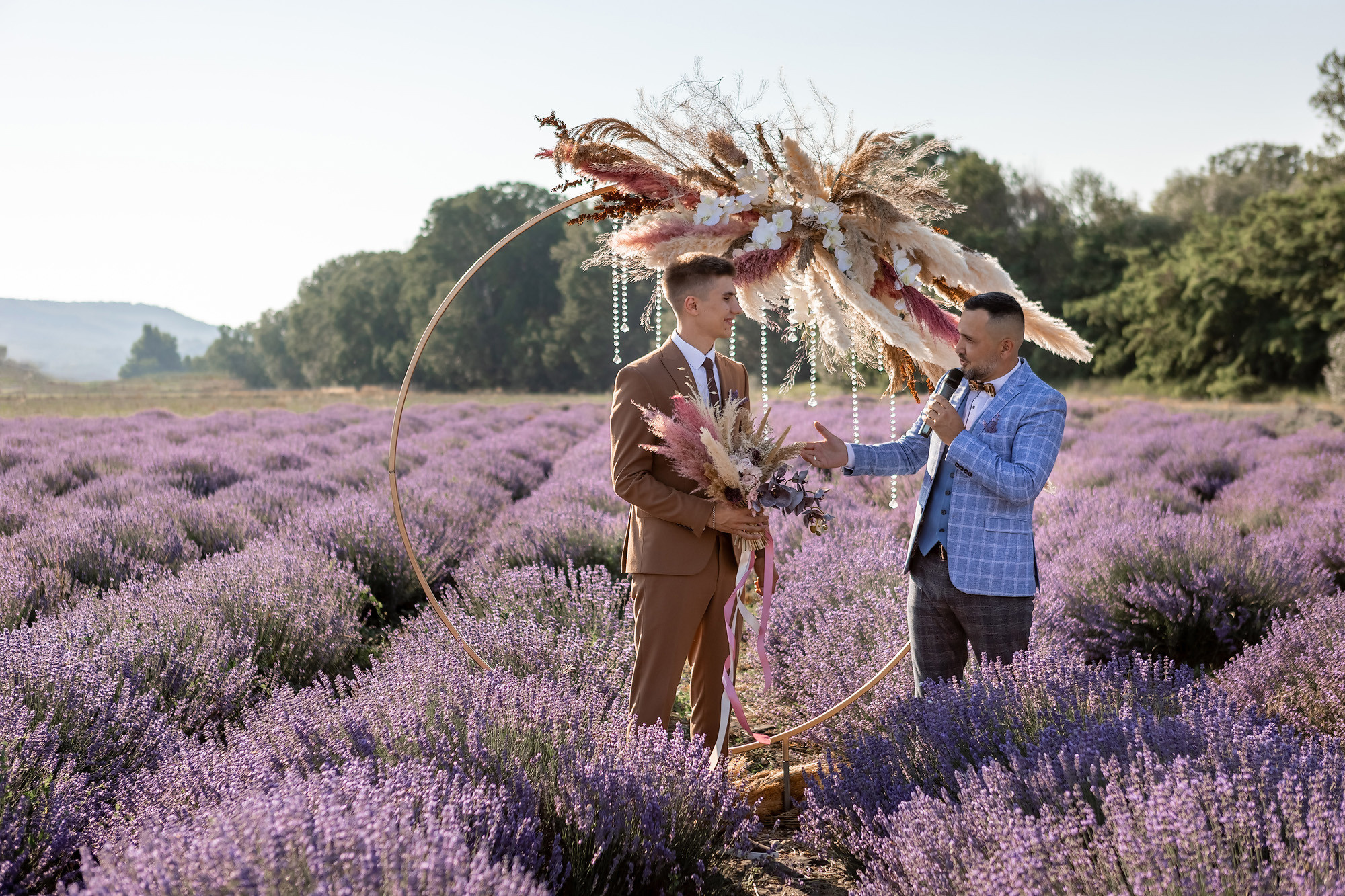 Вадим и Катя - свадебная выездная церемония и фотосессия в лаванде. Свадебный фотограф, фотосъемка в Крыму, Севастополе, Симферополе, Ялте