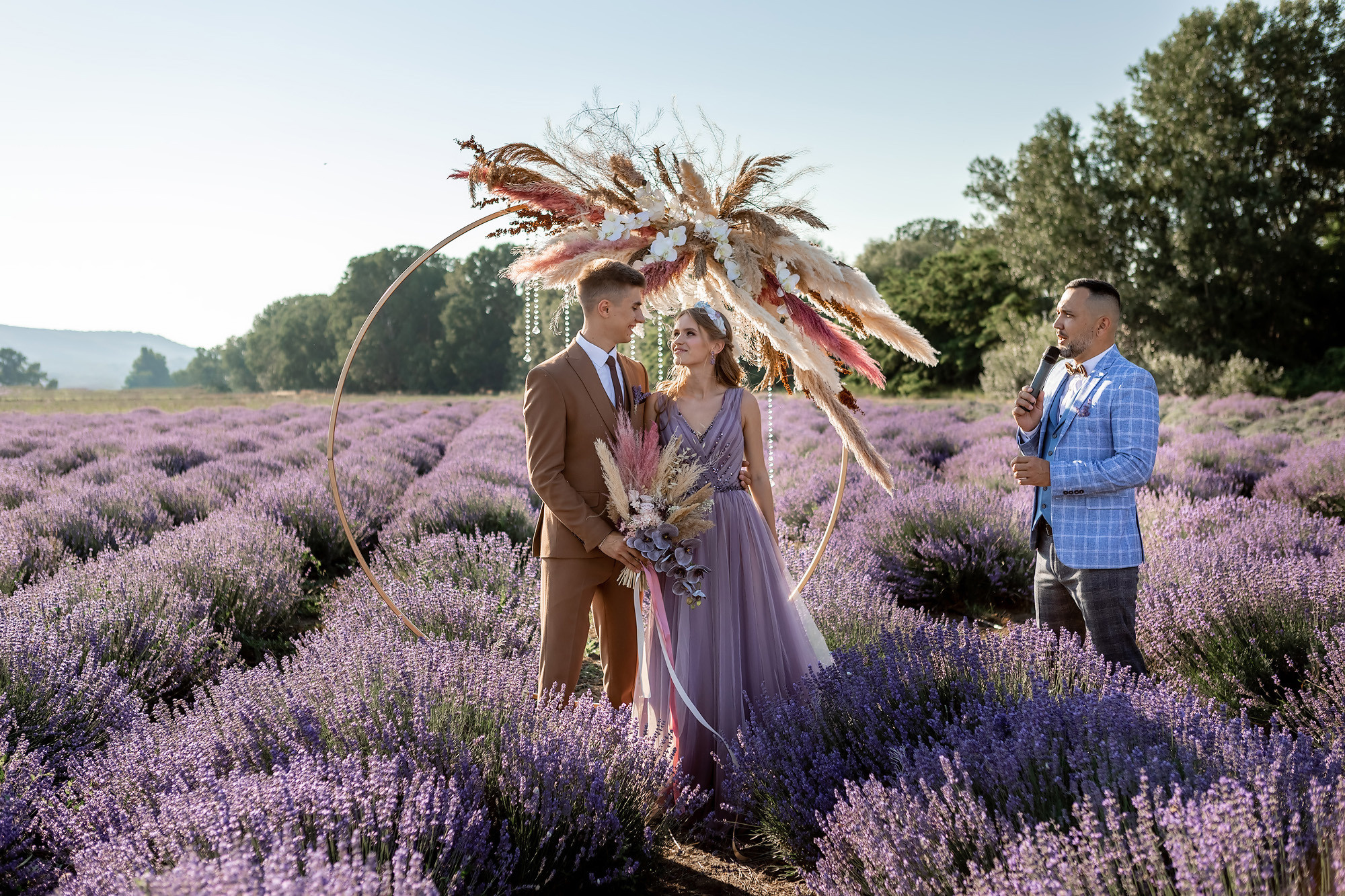 Вадим и Катя - свадебная выездная церемония и фотосессия в лаванде. Свадебный фотограф, фотосъемка в Крыму, Севастополе, Симферополе, Ялте