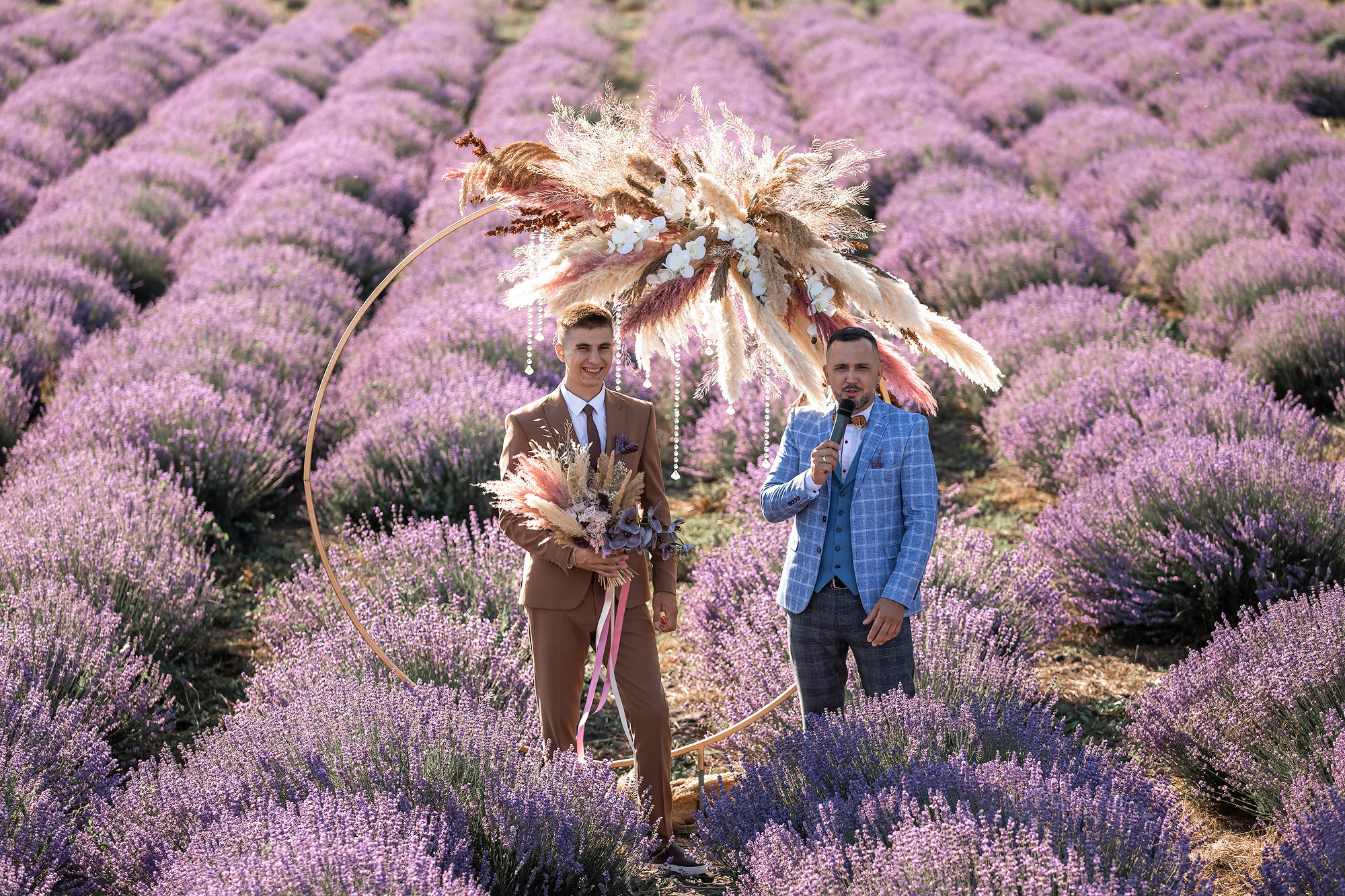 Вадим и Катя - свадебная выездная церемония и фотосессия в лаванде. Свадебный фотограф, фотосъемка в Крыму, Севастополе, Симферополе, Ялте