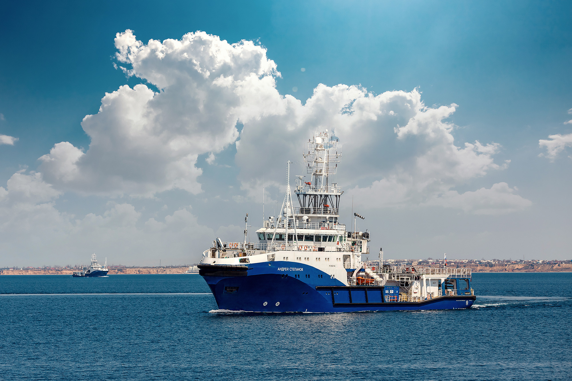 Корабли в открытом море. «Андрей Степанов» и «Сергей Балк».