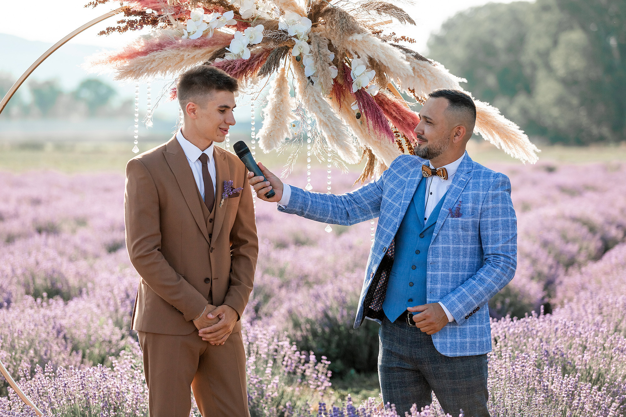 Вадим и Катя - свадебная выездная церемония и фотосессия в лаванде. Свадебный фотограф, фотосъемка в Крыму, Севастополе, Симферополе, Ялте