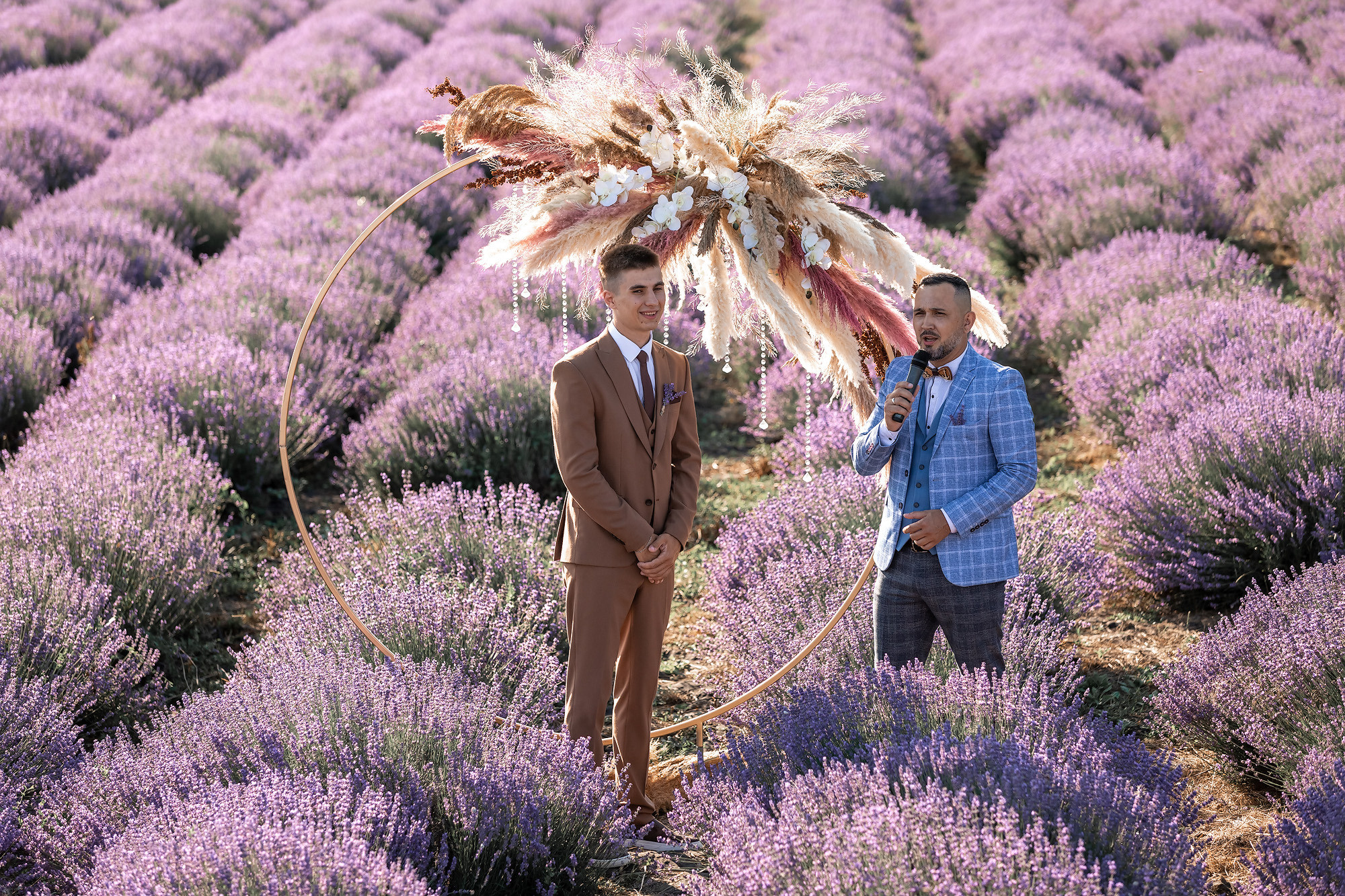Вадим и Катя - свадебная выездная церемония и фотосессия в лаванде. Свадебный фотограф, фотосъемка в Крыму, Севастополе, Симферополе, Ялте