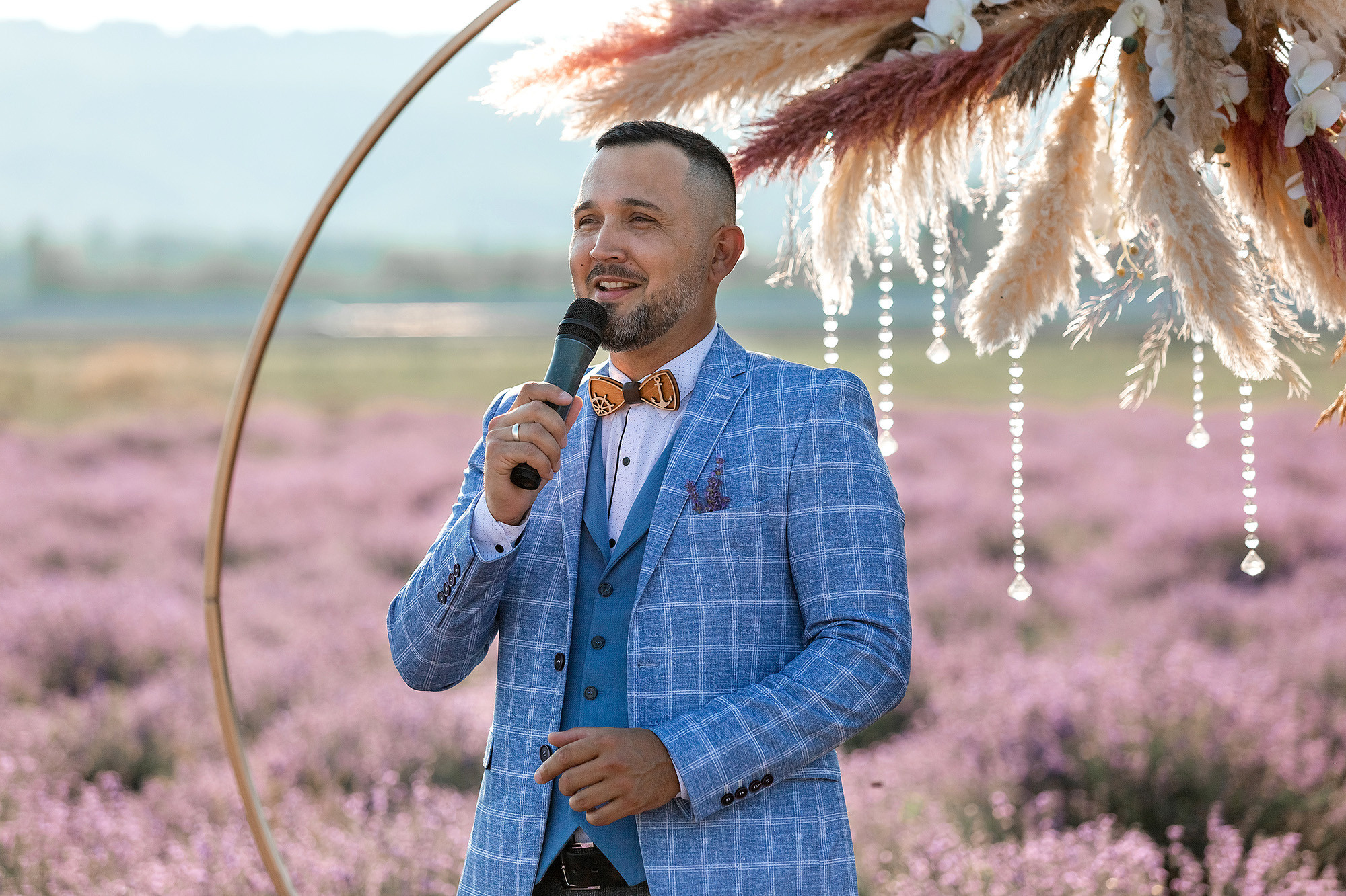 Вадим и Катя - свадебная выездная церемония и фотосессия в лаванде. Свадебный фотограф, фотосъемка в Крыму, Севастополе, Симферополе, Ялте