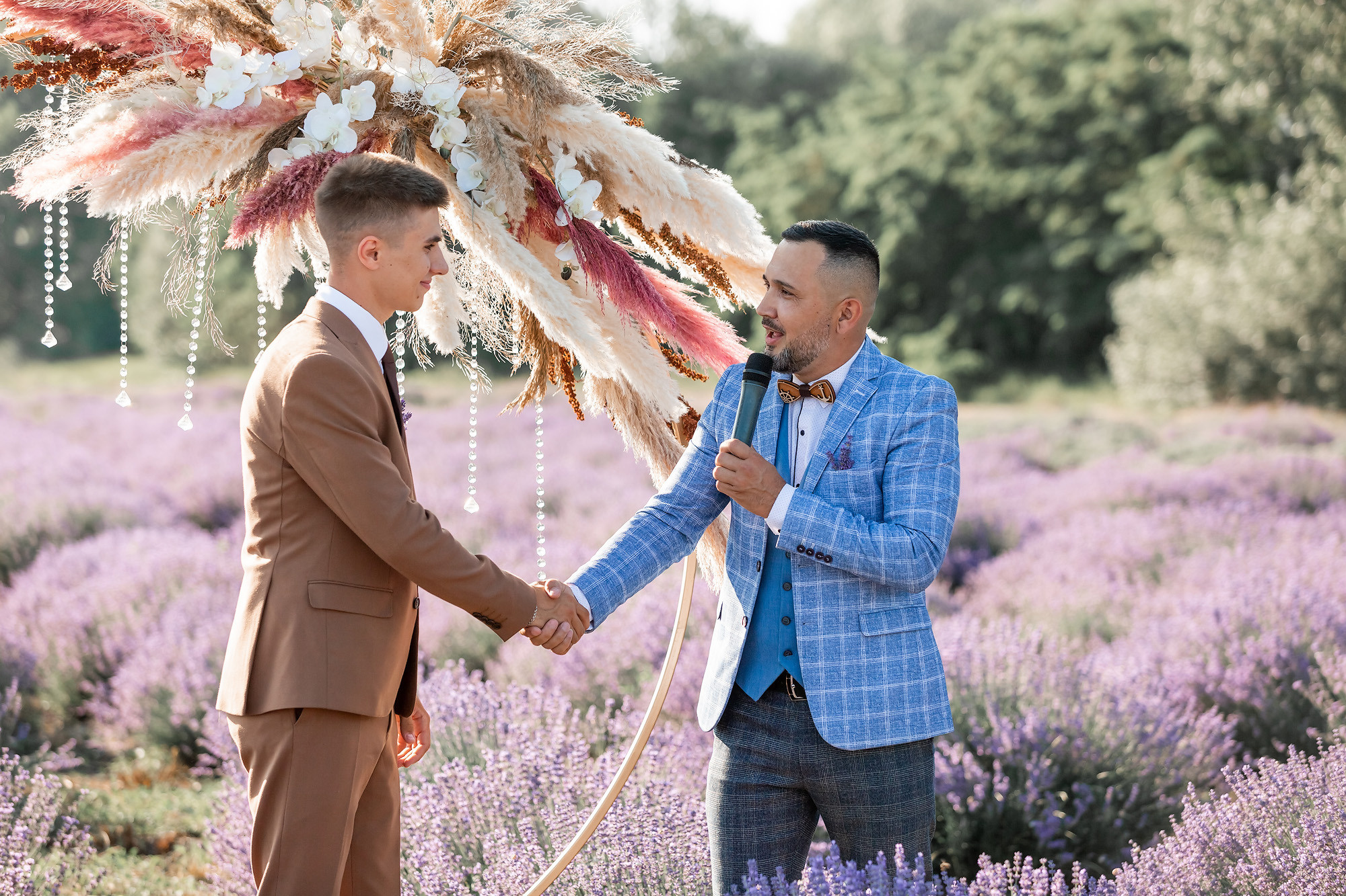 Вадим и Катя - свадебная выездная церемония и фотосессия в лаванде. Свадебный фотограф, фотосъемка в Крыму, Севастополе, Симферополе, Ялте