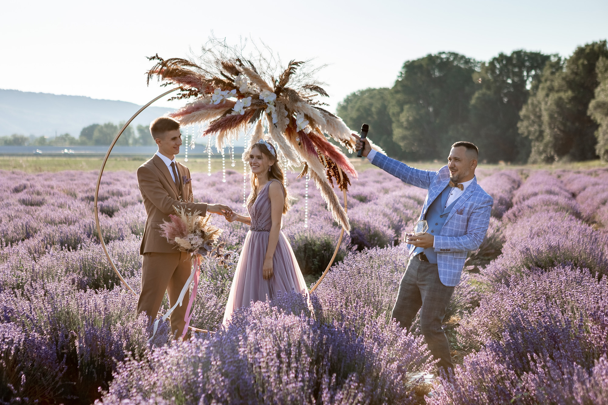 Вадим и Катя - свадебная выездная церемония и фотосессия в лаванде. Свадебный фотограф, фотосъемка в Крыму, Севастополе, Симферополе, Ялте