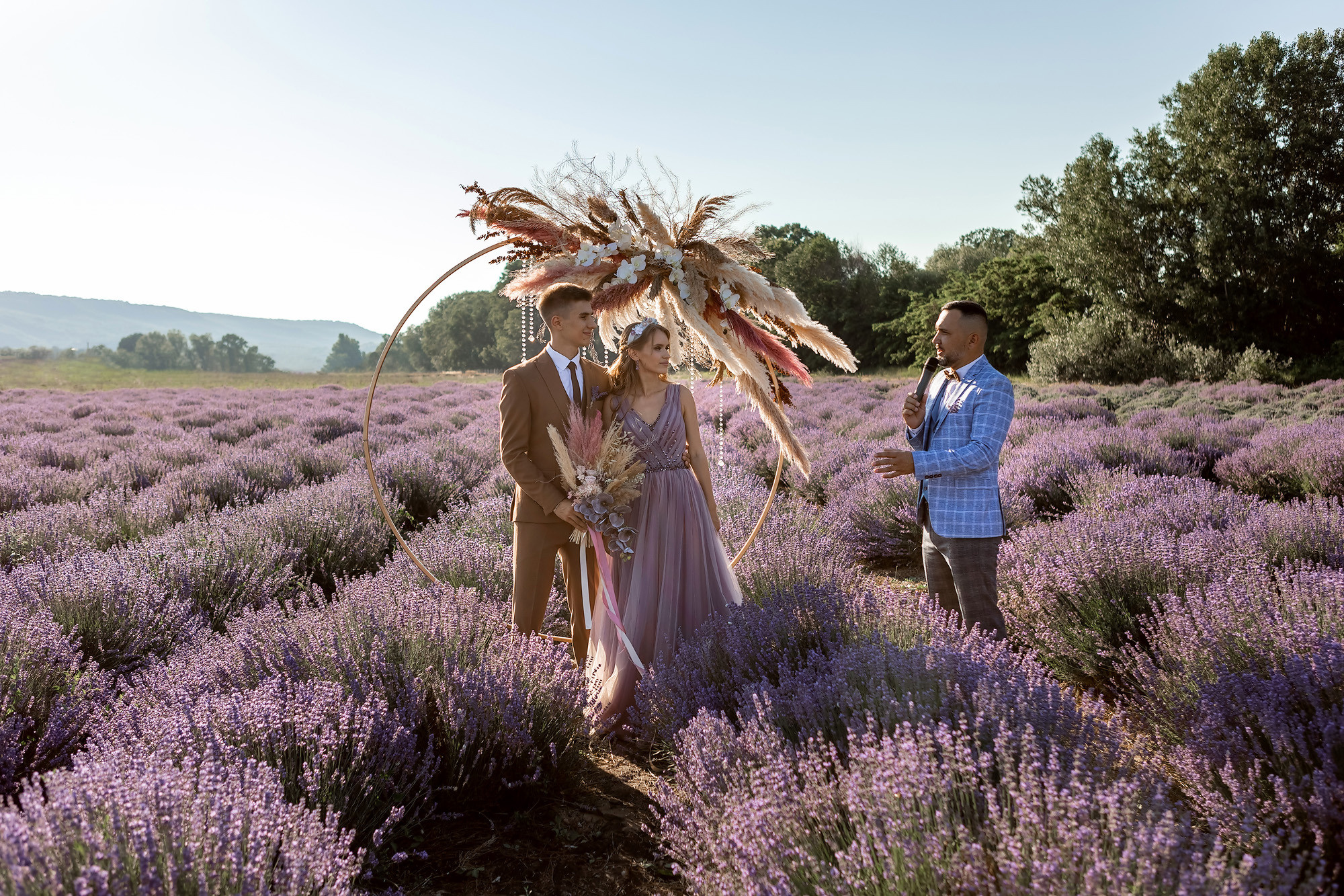 Вадим и Катя - свадебная выездная церемония и фотосессия в лаванде. Свадебный фотограф, фотосъемка в Крыму, Севастополе, Симферополе, Ялте