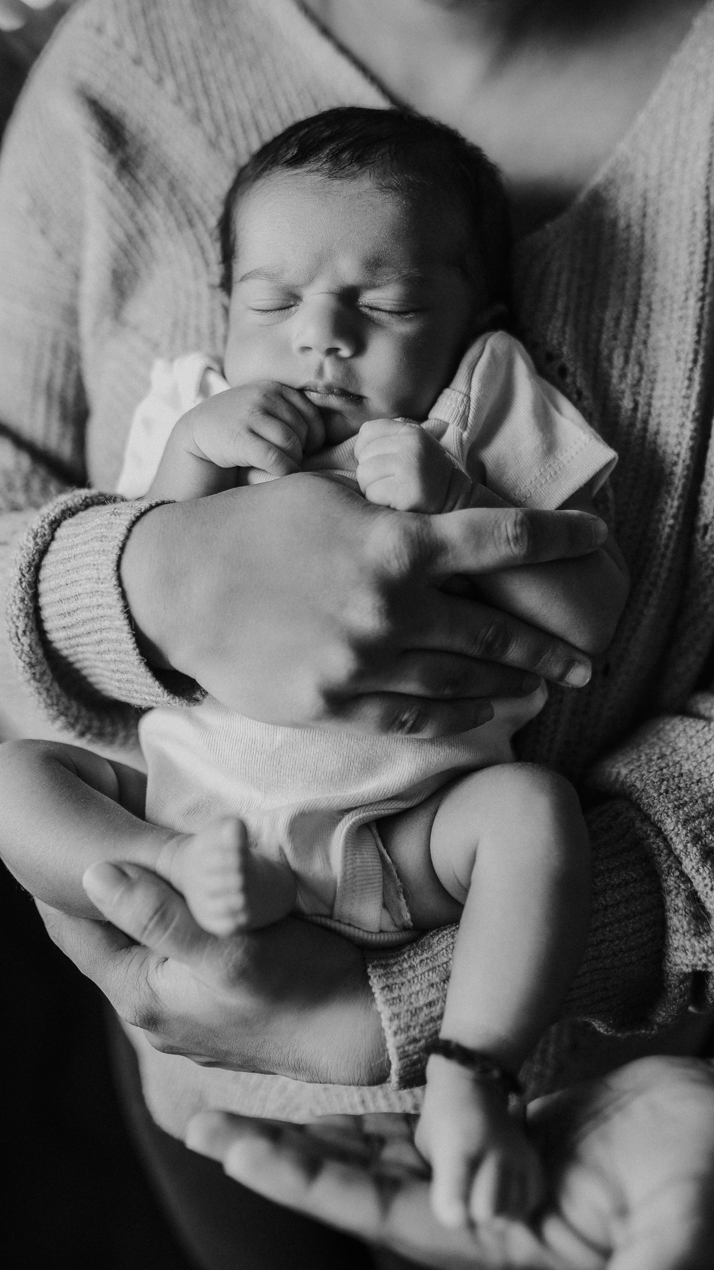 Heartfelt family memories — cozy newborn session