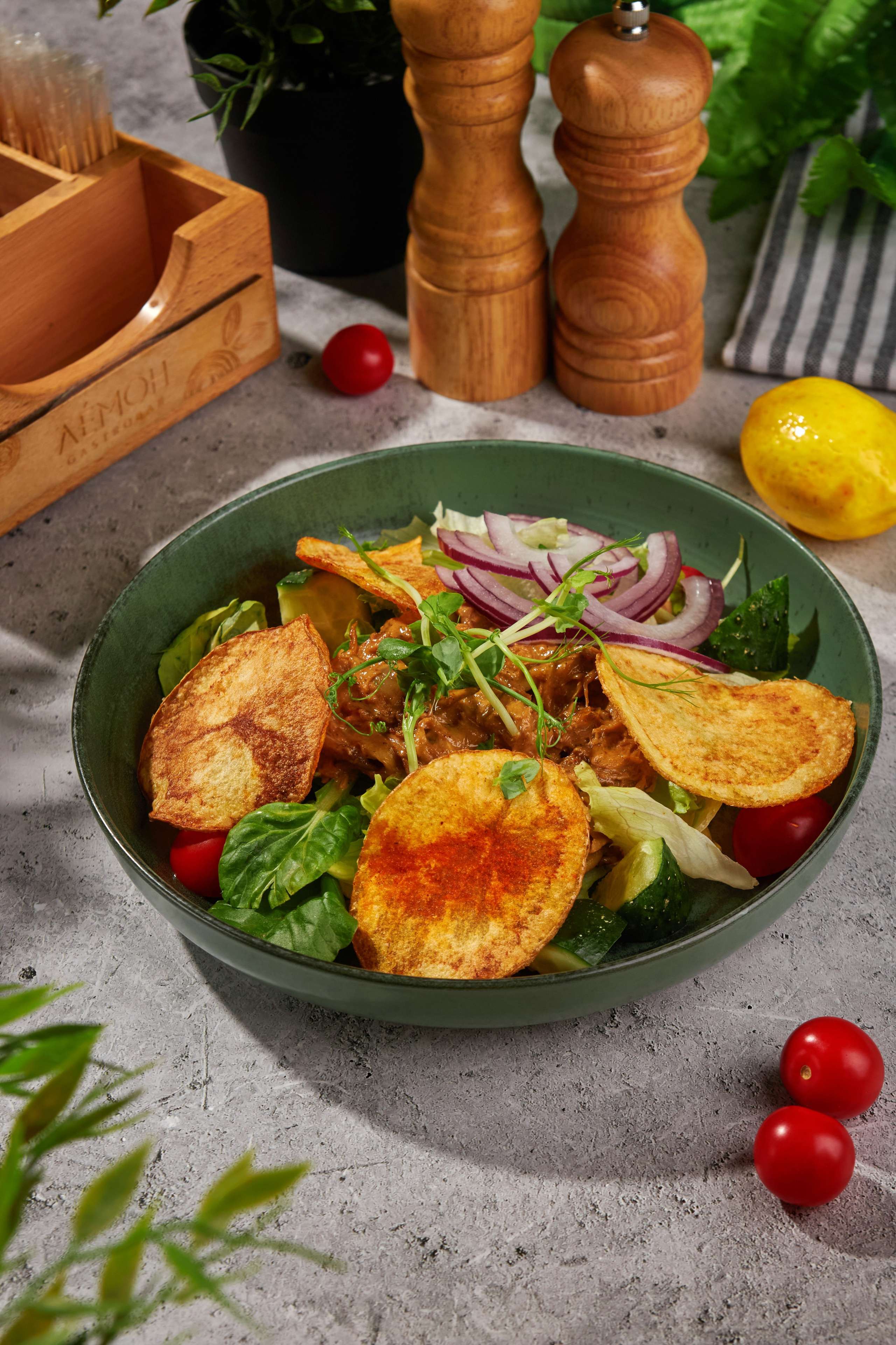 Салат для меню гастробара Lemon, предметная фуд-съёмка, Саратов