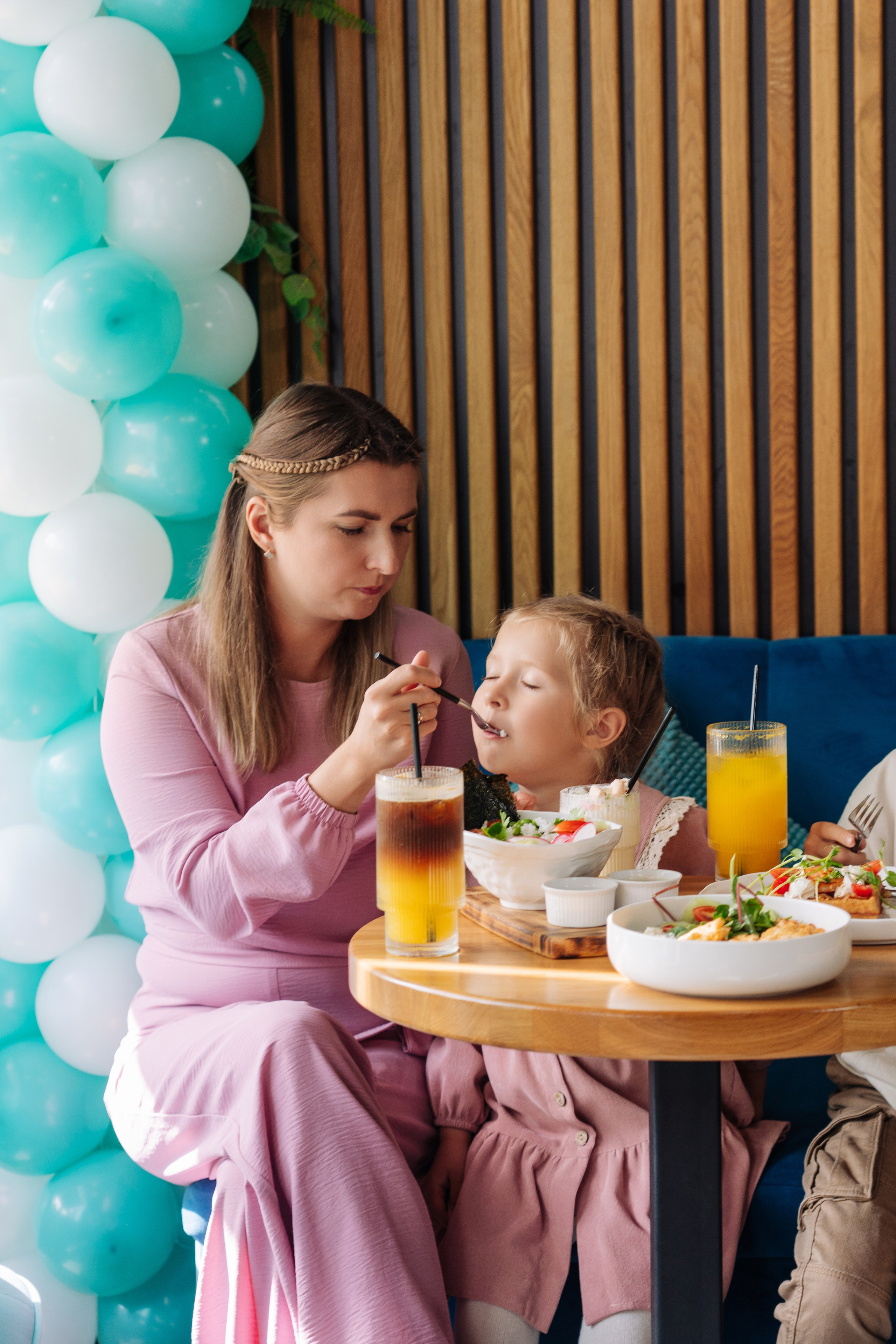 Интерьер кафе Black Hot Coffe (сеть кафе в Королеве)