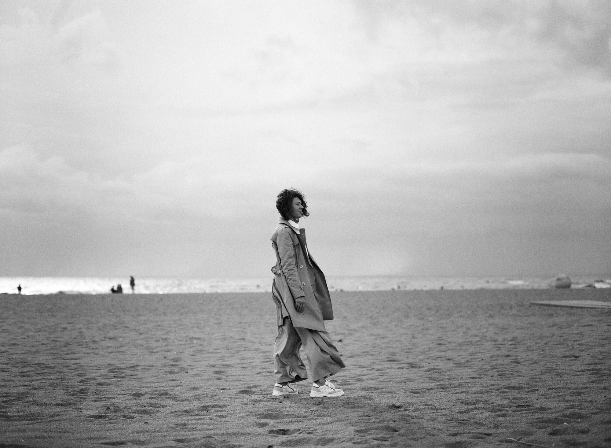 Фотосессия на чёрно-белую плёнку на берегу Финского залива. Свадебный фотограф Дмитрий Родионов — Санкт-Петербург и Ленинградская область