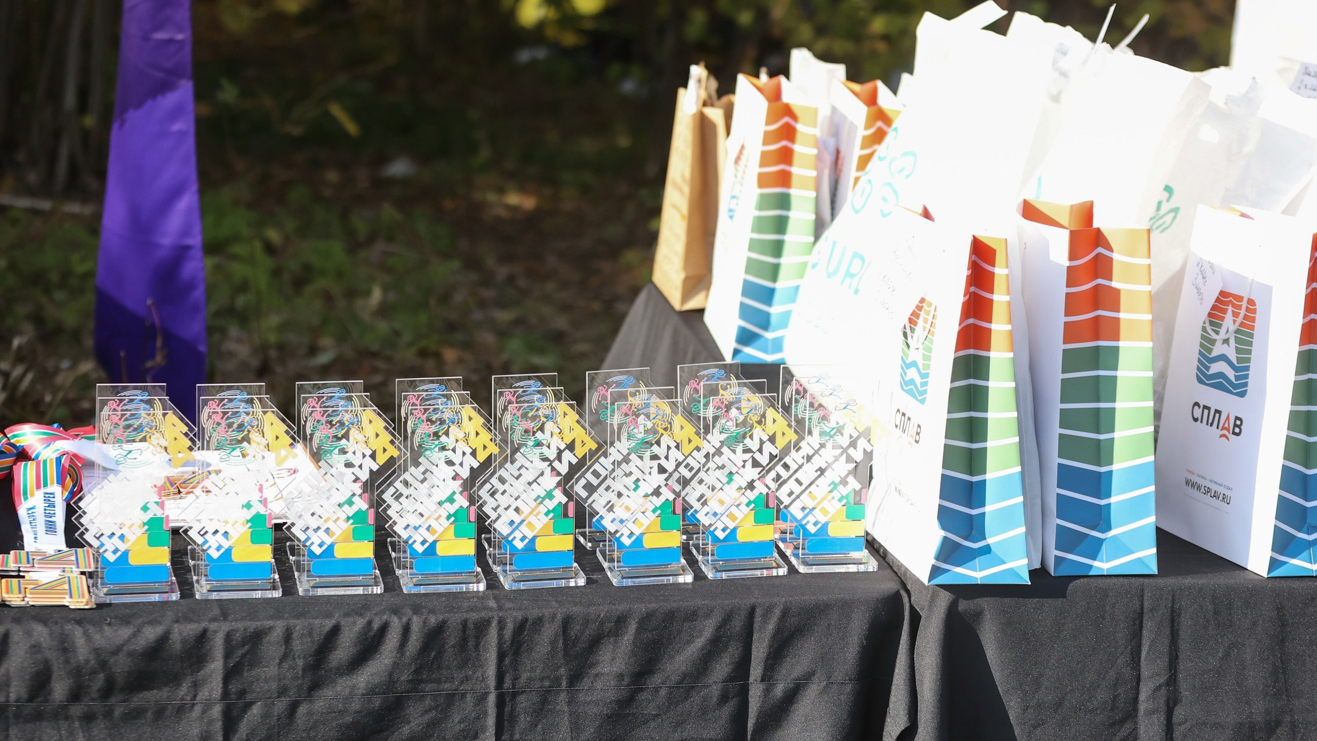 Гонки Четырех — Races Of Four. Выпускные альбомы и школьный фотограф в Подольске, Троицке, Щербинке, Москве и Московской области