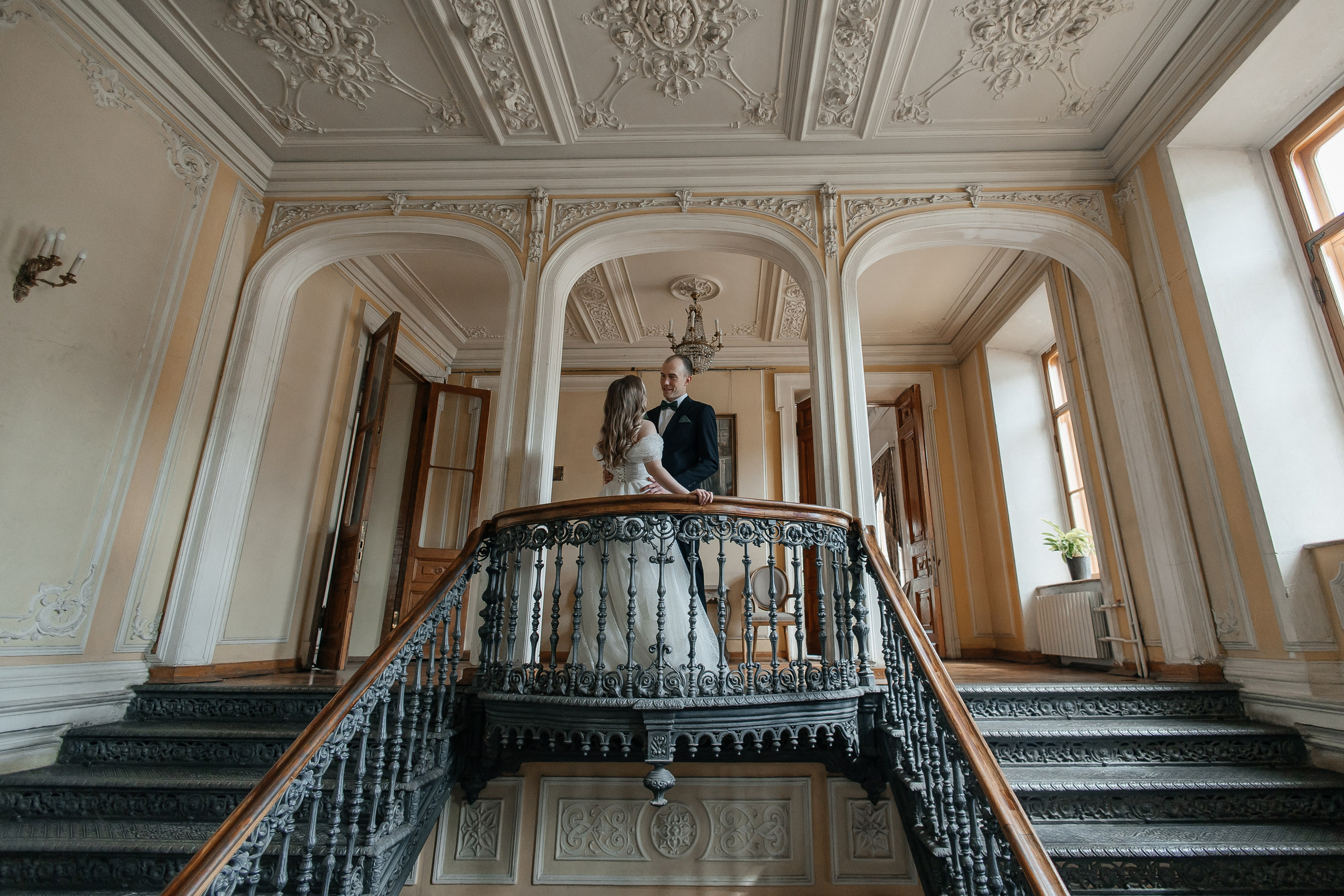 Свадебная фотосессия в библиотеке читальне имени Пушкина