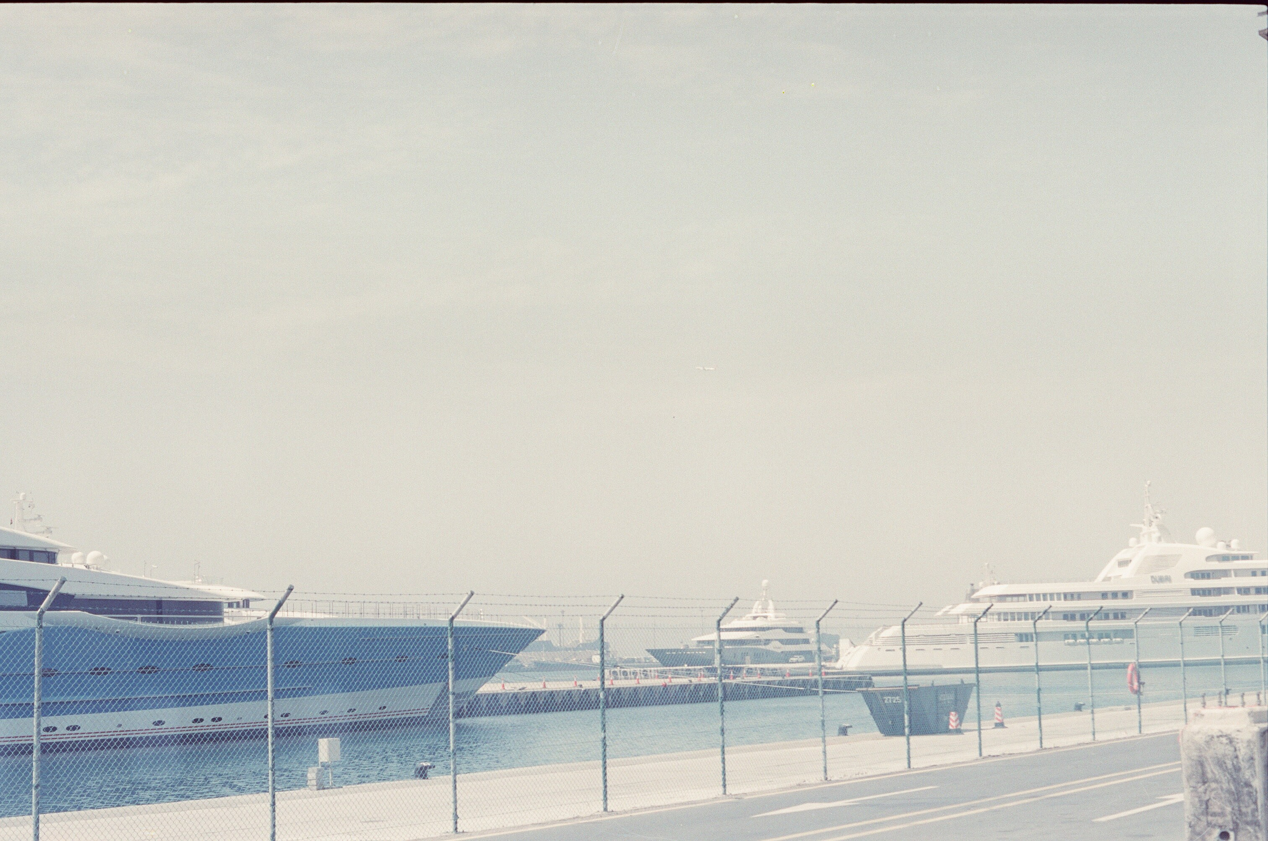 Dubai \ may 2024 \ film 35 mm. Коммерческий Фотограф Виктор Фоменых