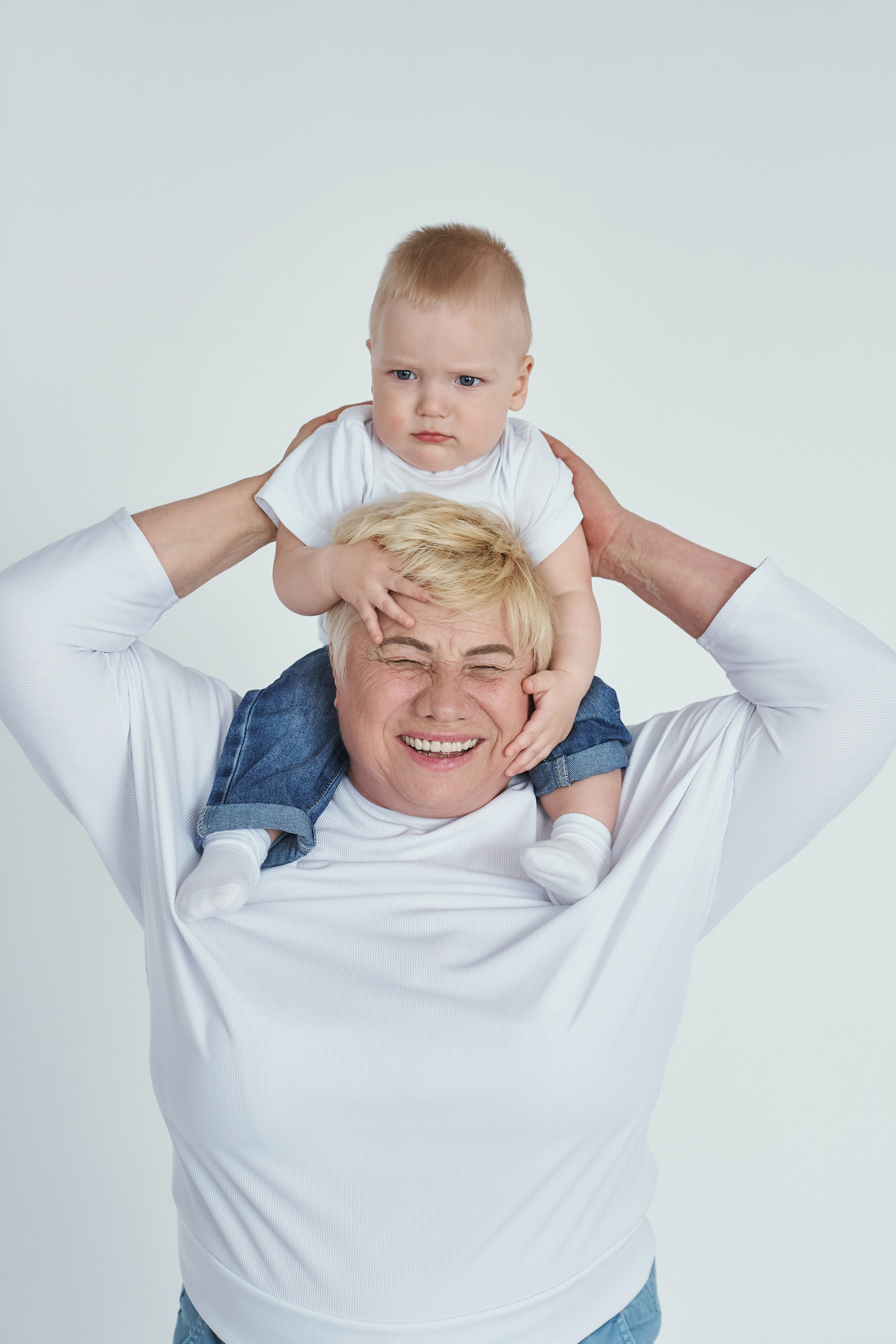 Семейная фотосессия в студии с детьми. Семейный фотограф Евгений Опарин