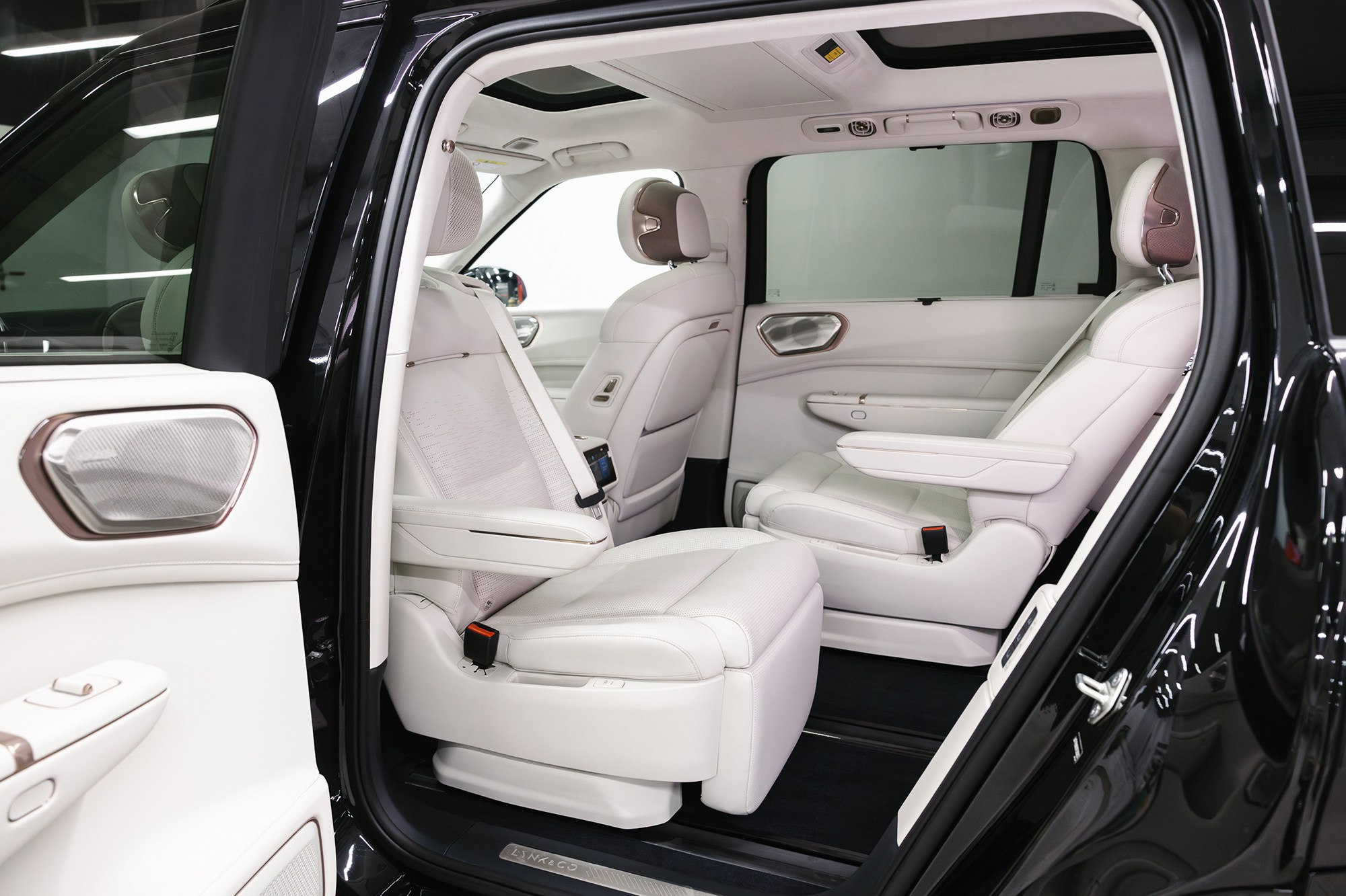 Lynk & Co 900 Ultra 2,0hyb 4WD AT (734 л. с.), 2025 г, 2,0 л бензин. Автосалон «Х-Авто»