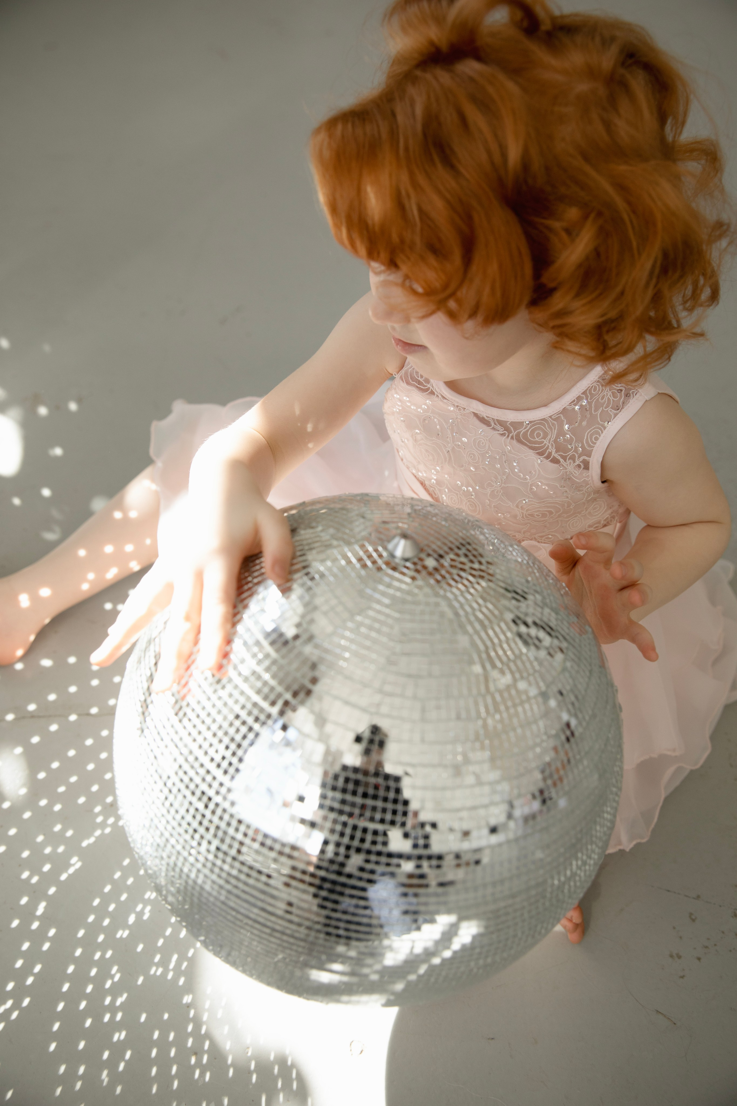 Съемка Софа и дискошар в студии. Фотограф новорожденных, детский фотограф Москва.Семейная съемка Москва. Семенова Анна