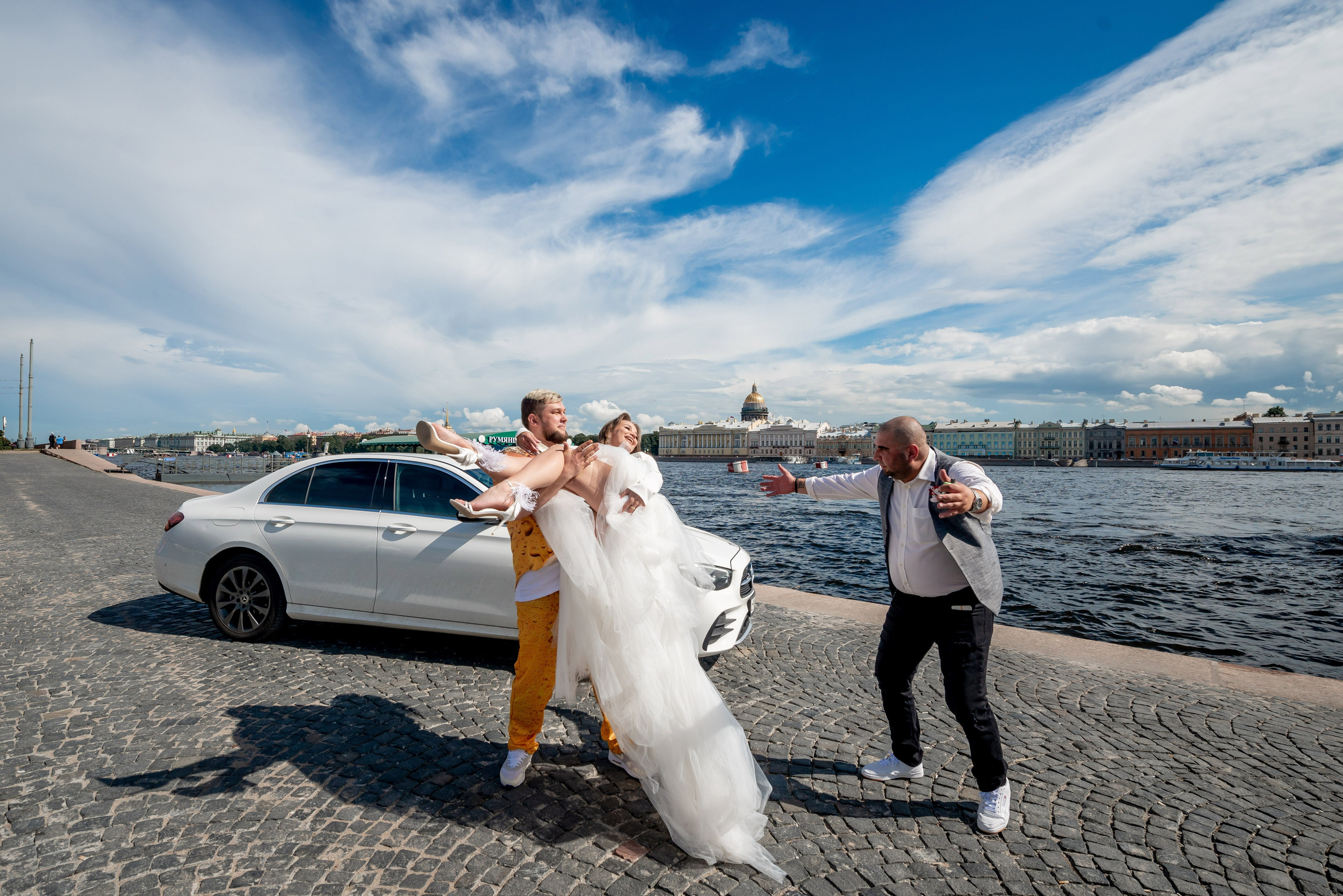 Экстравагантная свадебная фотосессия Светланы и Славы по нетрадиционным и оригинальным местам для свадебной прогулки в Санкт-Петербурге. Портретный, семейный и свадебный фотограф в Санкт-Петербурге и в Пушкине Ширяев Денис
