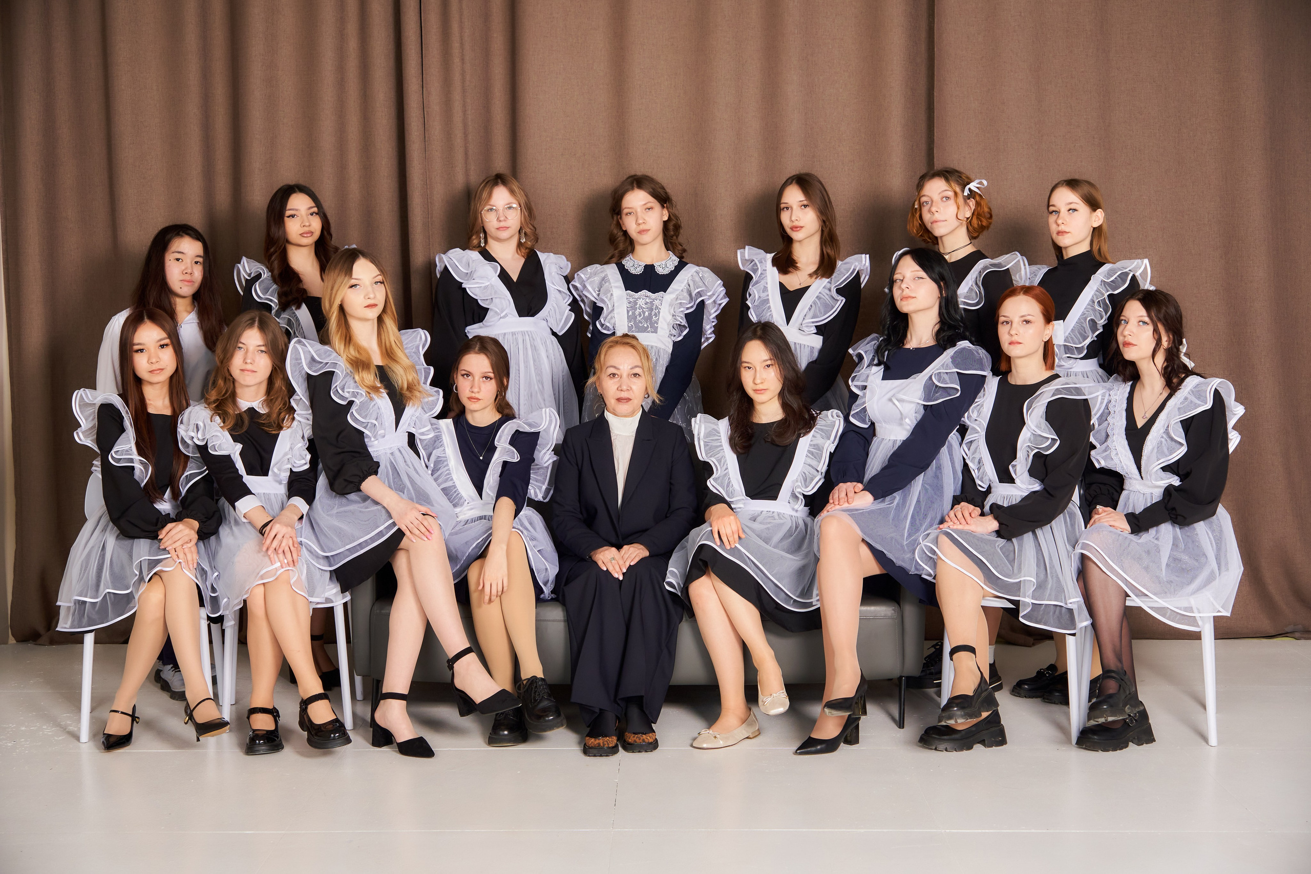 УСЛУГИ 9-11 КЛАССЫ. Школьный фотограф в Уральске, студия | Классный Школьный Альбом