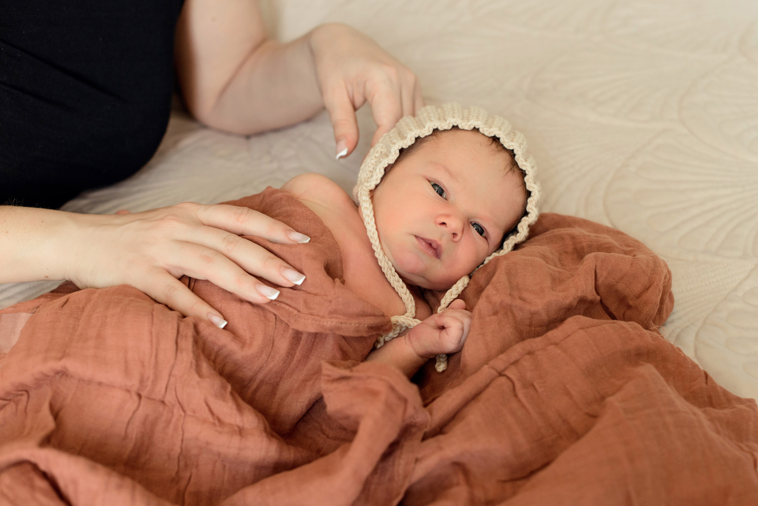 A family photo shoot at home, a family with a newborn baby. Photographer Elena Carruthers, Scotland