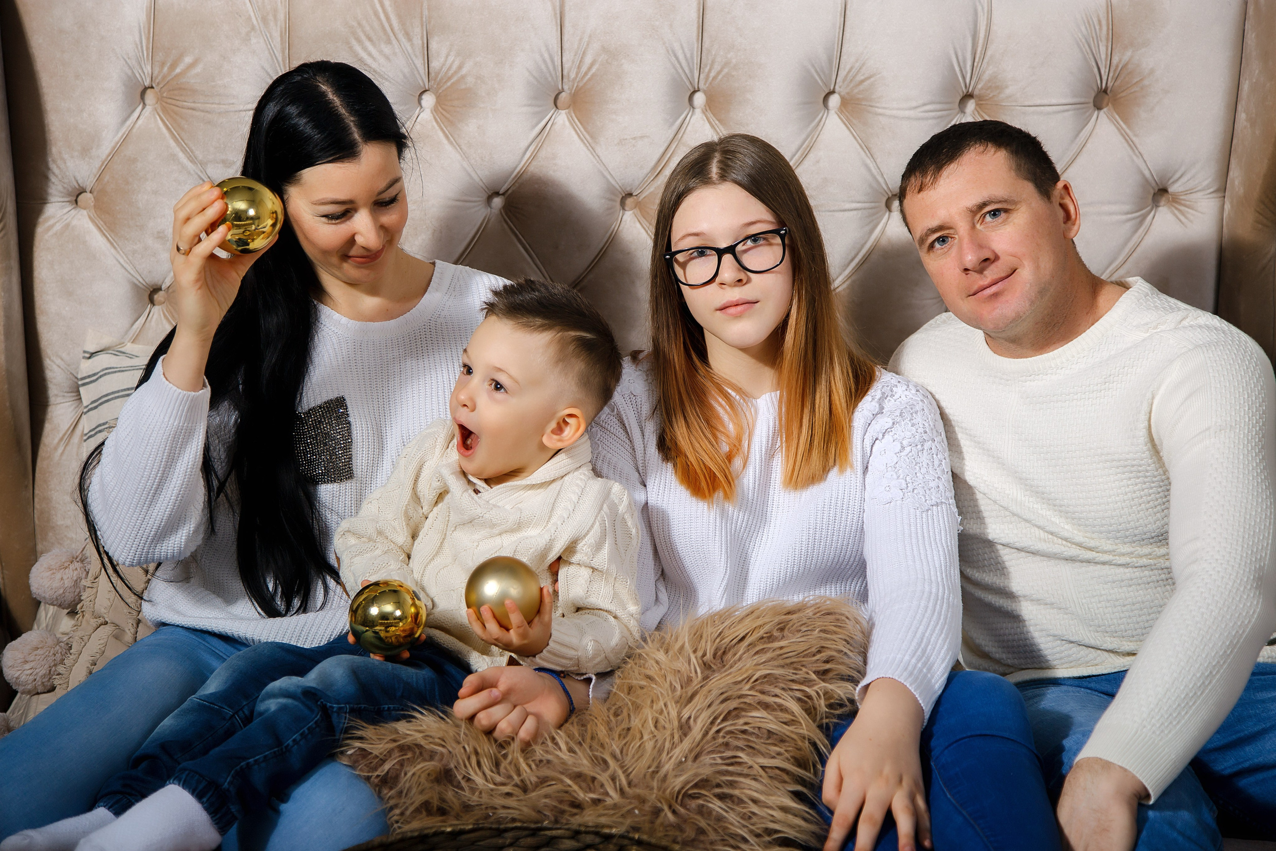 Семейная фотосессия в студии в Волгодонске