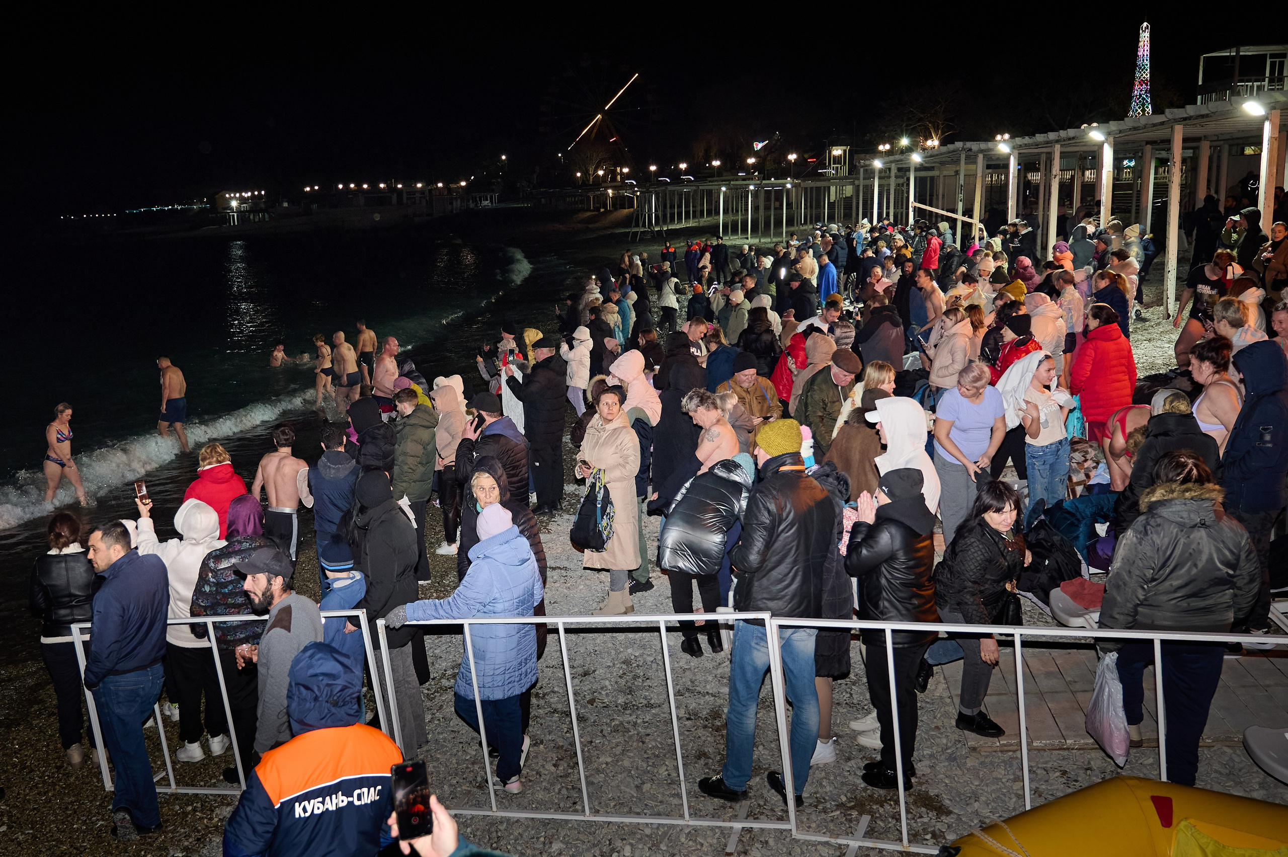Крещенские купания. Жизнь курорта Кабардинка в фотографиях