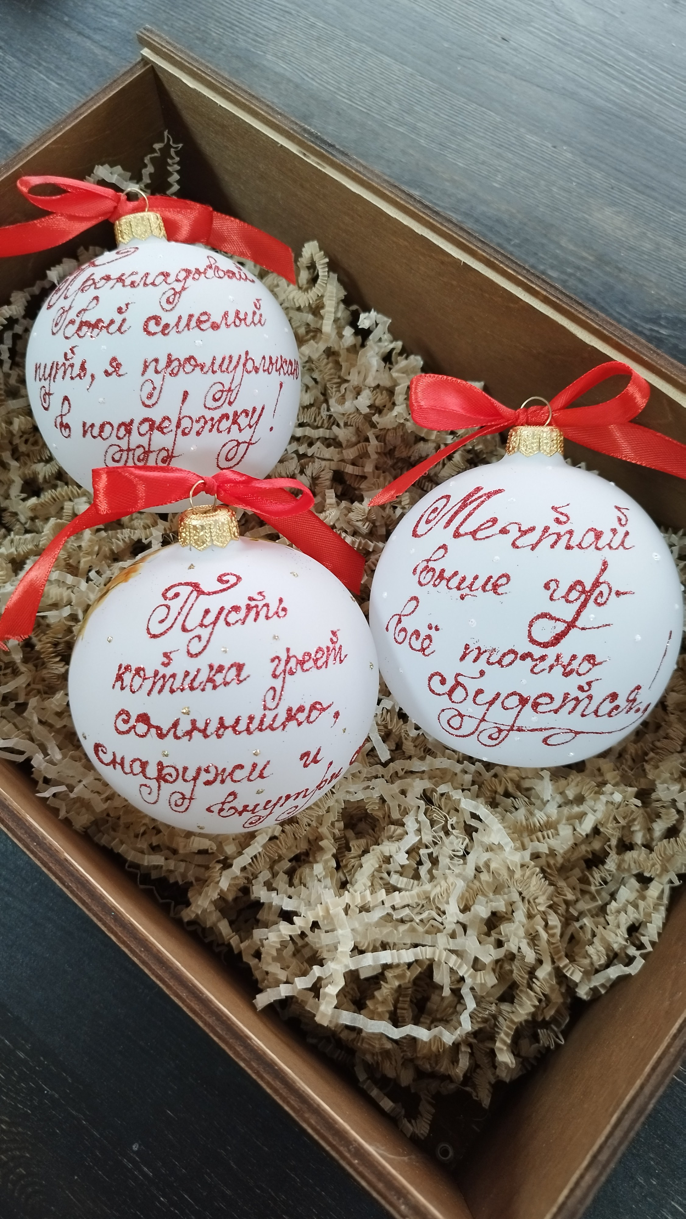 Елочный шар с росписью-Ваш лучший подарок на Новый Год. Арт-вечеринки и мастер-классы в Москве для взрослых и детей