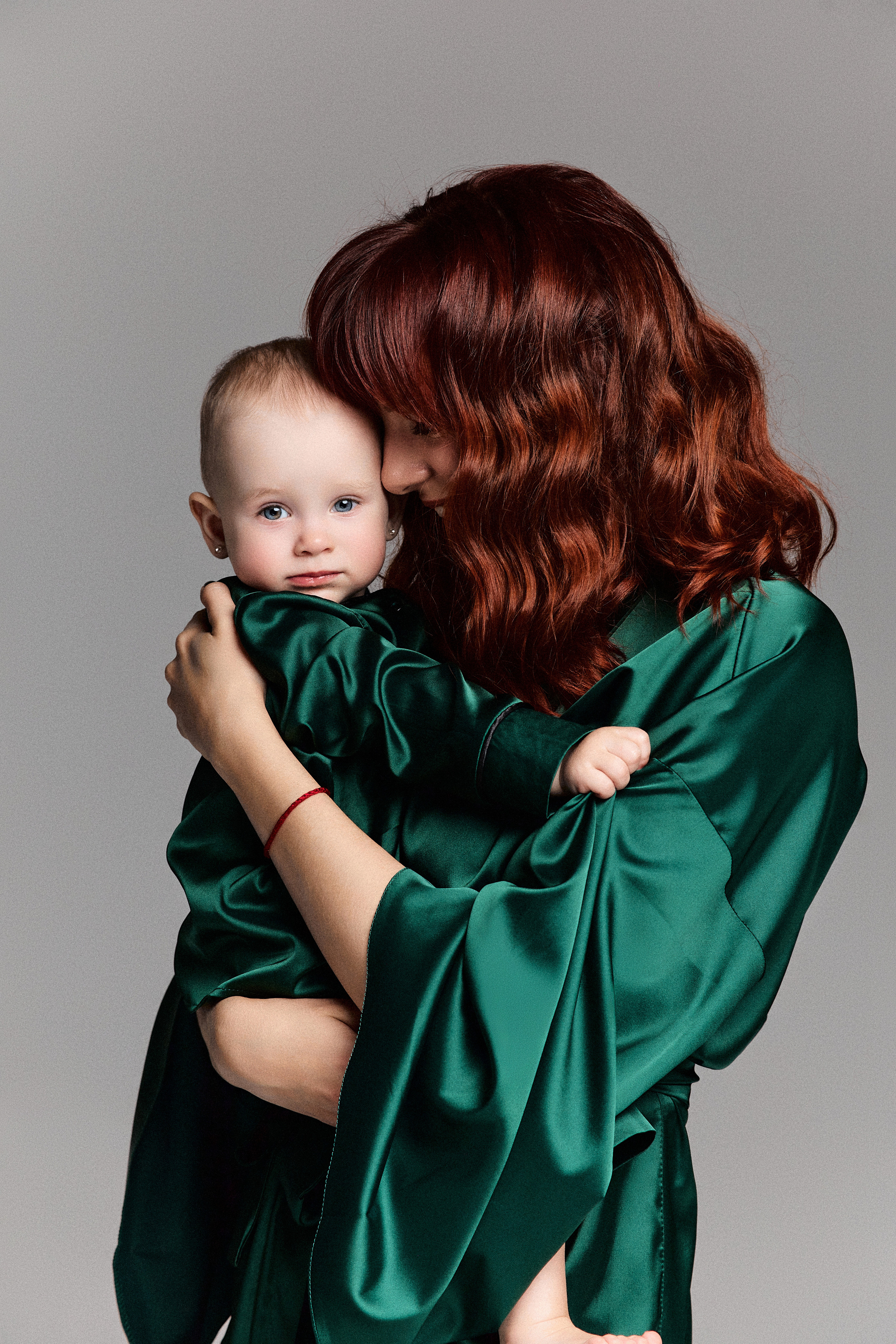 Анонс семейной фотосессии в студии в разных образах. Фотограф в Минске Анна Кучинская