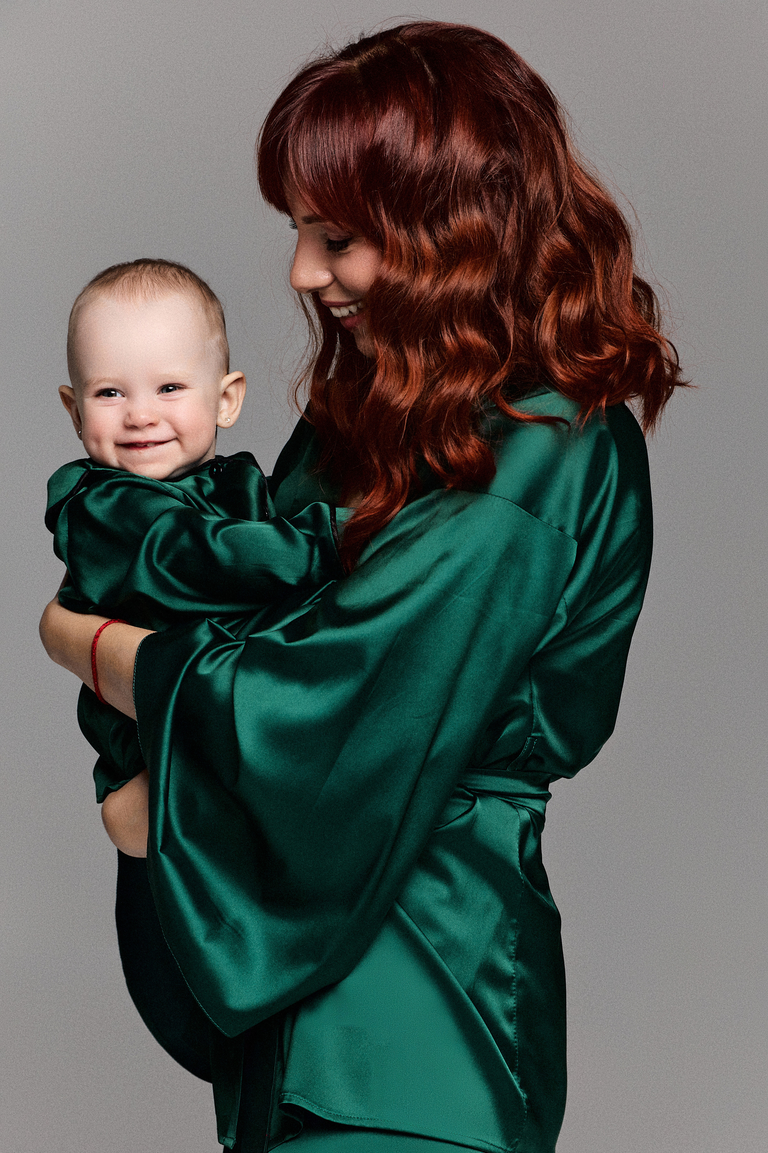 Анонс семейной фотосессии в студии в разных образах. Фотограф в Минске Анна Кучинская