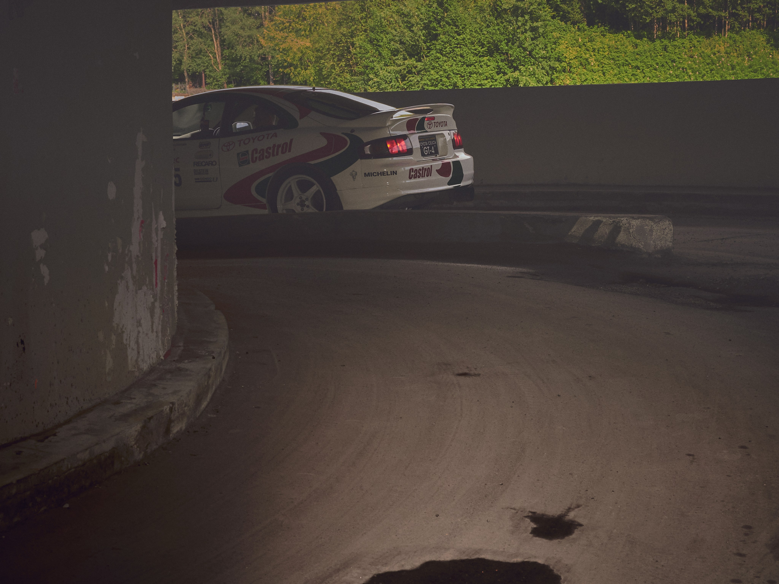 Упражнение с асфальтом. Коммерческий и художественный фотограф в Москве Плоскирев Валерий