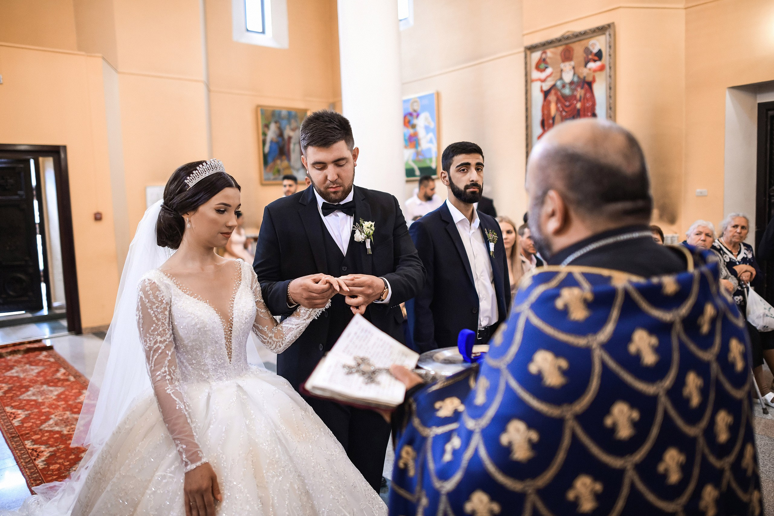 Венчание в армянской церкви Святого Саркиса: фотограф на таинство. 📸 Свадебный и семейный фотограф в Красноярске Тихомиров Евгений | 17 лет опыта | 800+ свадеб