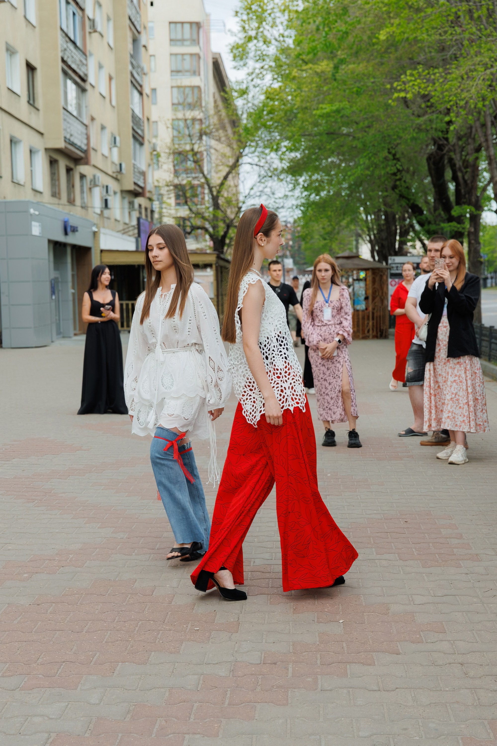 МОДНЫЙ ПОКАЗ. СВОИ. ФОТООТЧЕТЫ-СОБЫТИЯ-МЕСТА