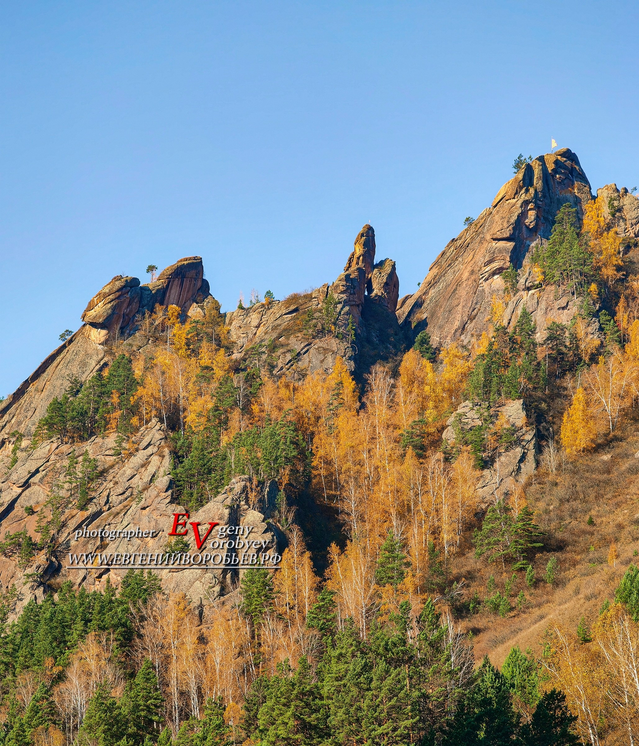 Красноярские столбы Такмак скала восточный вход заповедник индивидуальный тур Красноярск экскурсии фото интересные места что посмотреть куда сходить что посетить достопримечательности Красноярска фототур фотосессия аренда кабриолета аренда микроавтобуса трансфер цена заказать экскурсию программа маршрут смотровые площадки видовые красивые места Национальный парк заповедник Столбы Дивногорск Красноярская ГЭС путешествие туристический маршрут место силы Часовня Параскевы Пятницы Коммунальный мост остров Татышев Бобровый лог Николаевская сопка набережная Енисея село Овсянка музей Астафьева Караульная гора Виноградовский мост гид экскурсовод индивидуальная экскурсия фотосъемка виды на Енисей фанпарк Бобровый лог парк флоры и фауны Роев ручей Торгашинский хребет скала Такмак вантовый мост куда сходить цены расписание заказать онлайн экскурсионное обслуживание трансфер на комфортабельном автобусе