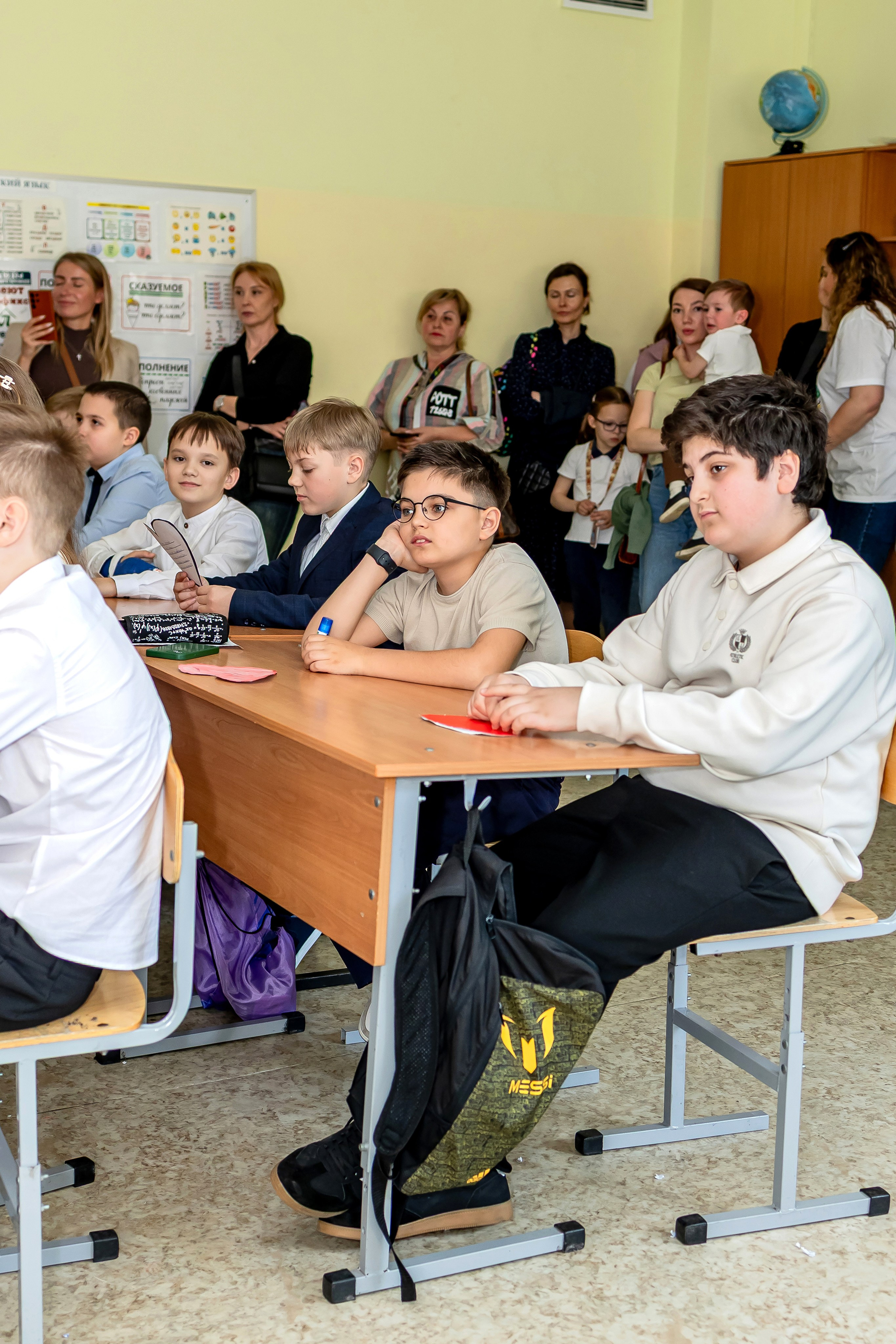 Выпускной в начальной школе в классе. Фотограф и видеограф Москва. Свадебный фотограф, видеограф. Выпускные альбомы. Оживающие альбомы