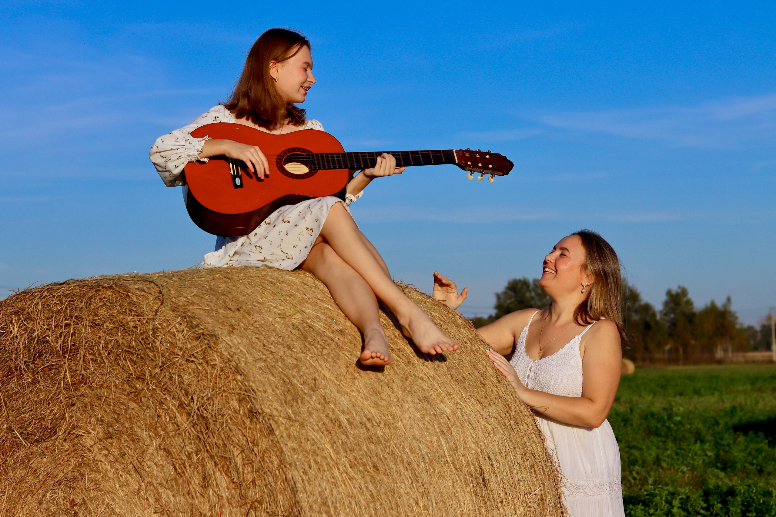 В стогах…. Свадебный и семейный фотограф-Королева Натали/Раменское-Жуковский-Москва/тел.+7 (985) 153-75-43